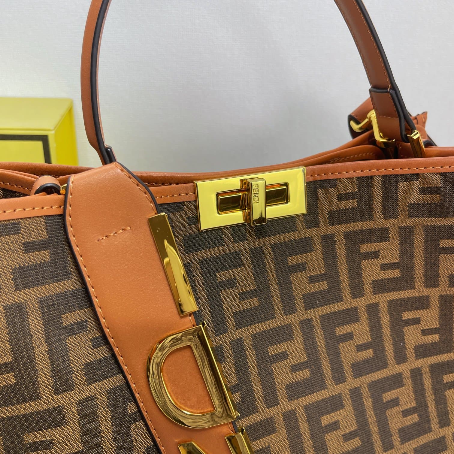 C2799 A hit product arrives! [FENDI x-lite] Peekaboo collection handbags – The new Peekaboo X-Lite series handbags born on the 10th anniversary! Rejecting the classic horizontal bar design, the central compartment, and Peekaboo X-Lite feature a stunning i — image 5