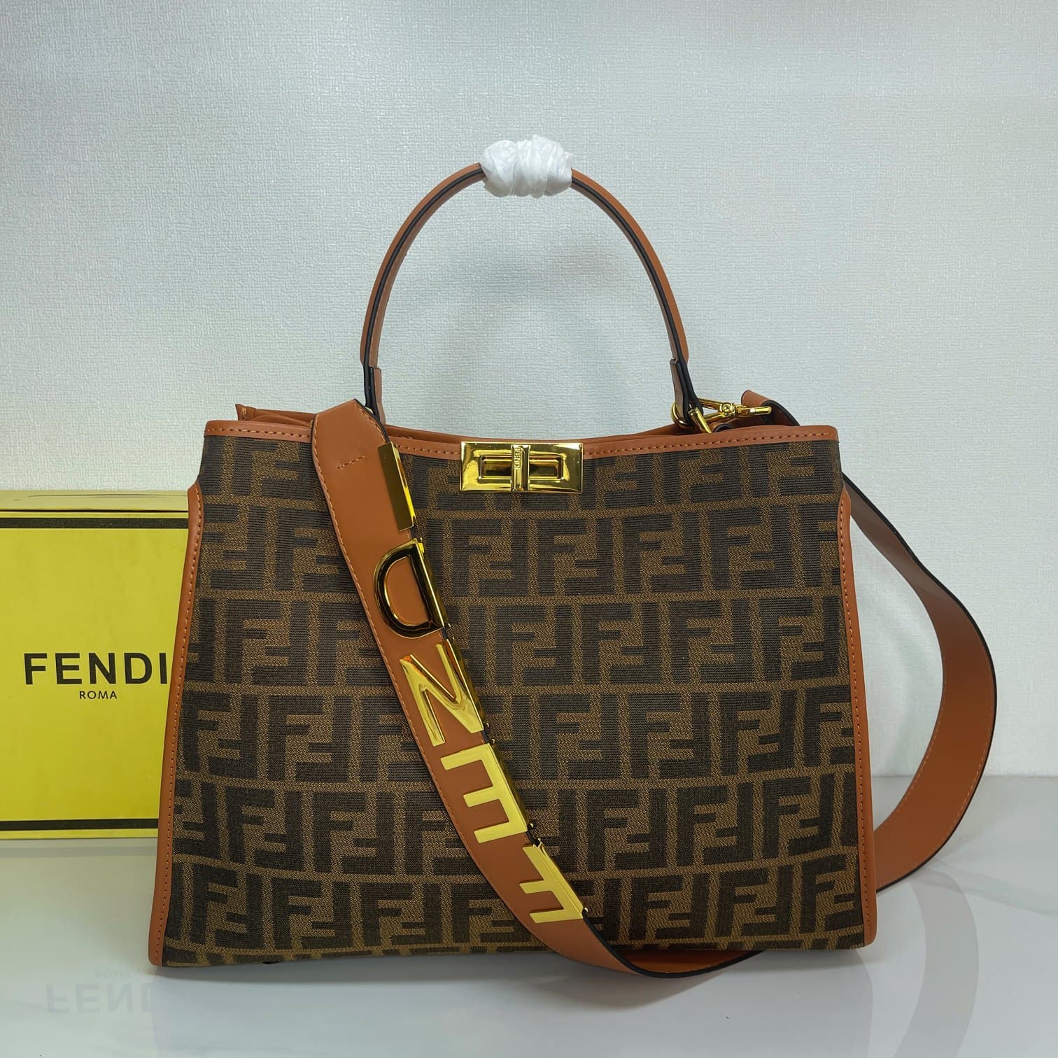 C2799 A hit product arrives! [FENDI x-lite] Peekaboo collection handbags – The new Peekaboo X-Lite series handbags born on the 10th anniversary! Rejecting the classic horizontal bar design, the central compartment, and Peekaboo X-Lite feature a stunning i — image 2