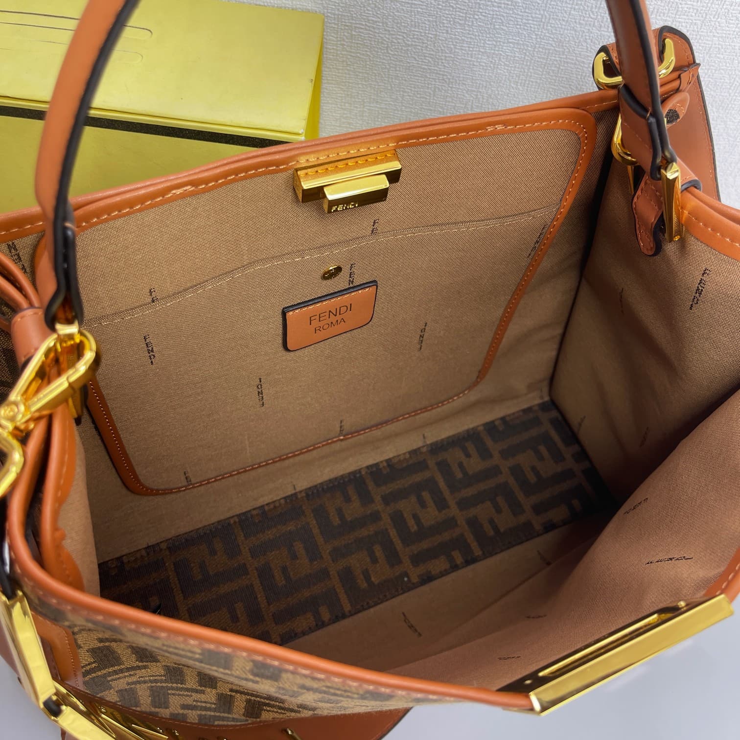 C2799 A hit product arrives! [FENDI x-lite] Peekaboo collection handbags – The new Peekaboo X-Lite series handbags born on the 10th anniversary! Rejecting the classic horizontal bar design, the central compartment, and Peekaboo X-Lite feature a stunning i — image 7