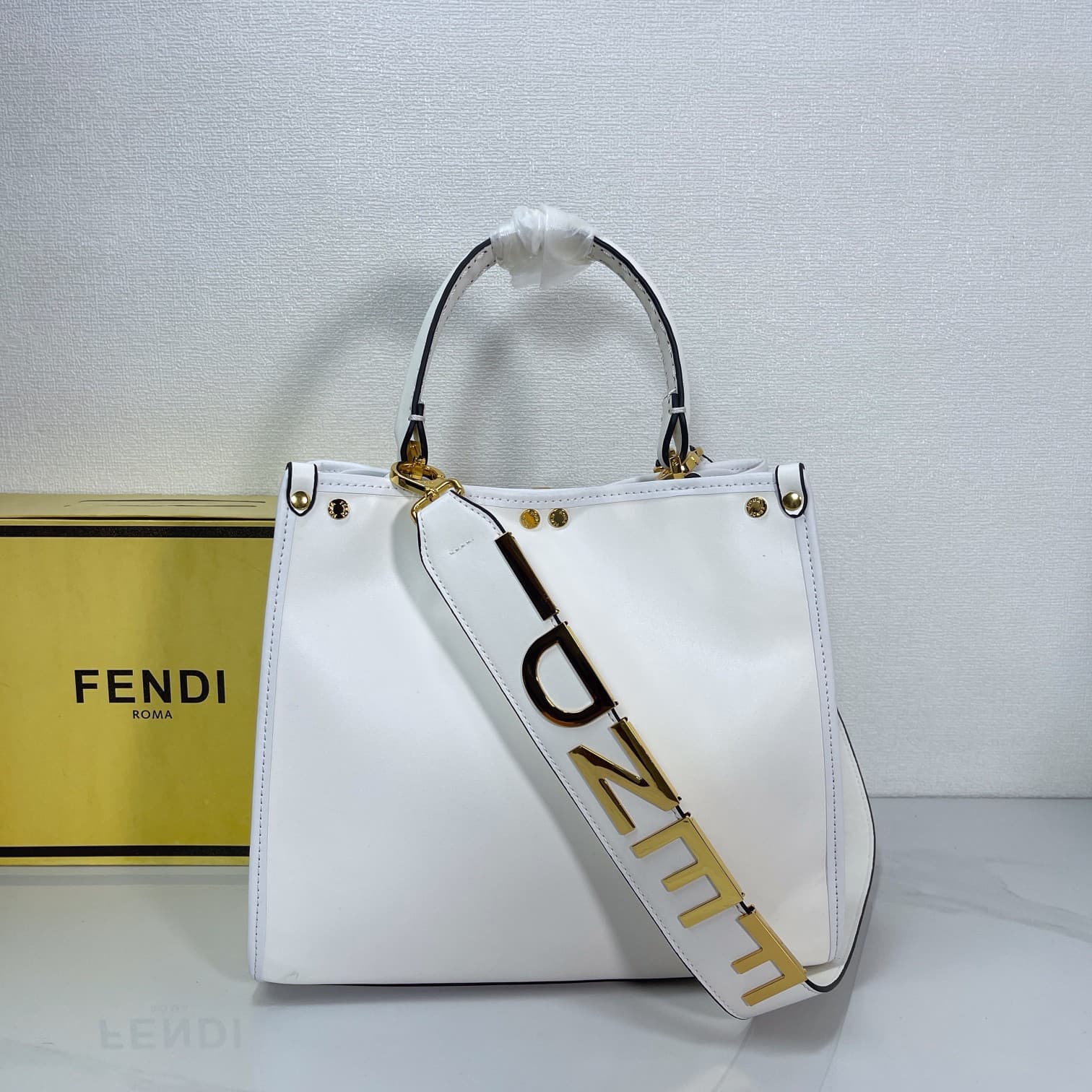 C2804 Fendi Perkaboo tote bags are basic models that can be used as beach bags. They feature heavy-duty embossing techniques, offering a vintage look while remaining durable. Made from high-quality leather material—different from previous models, you can  — image 4