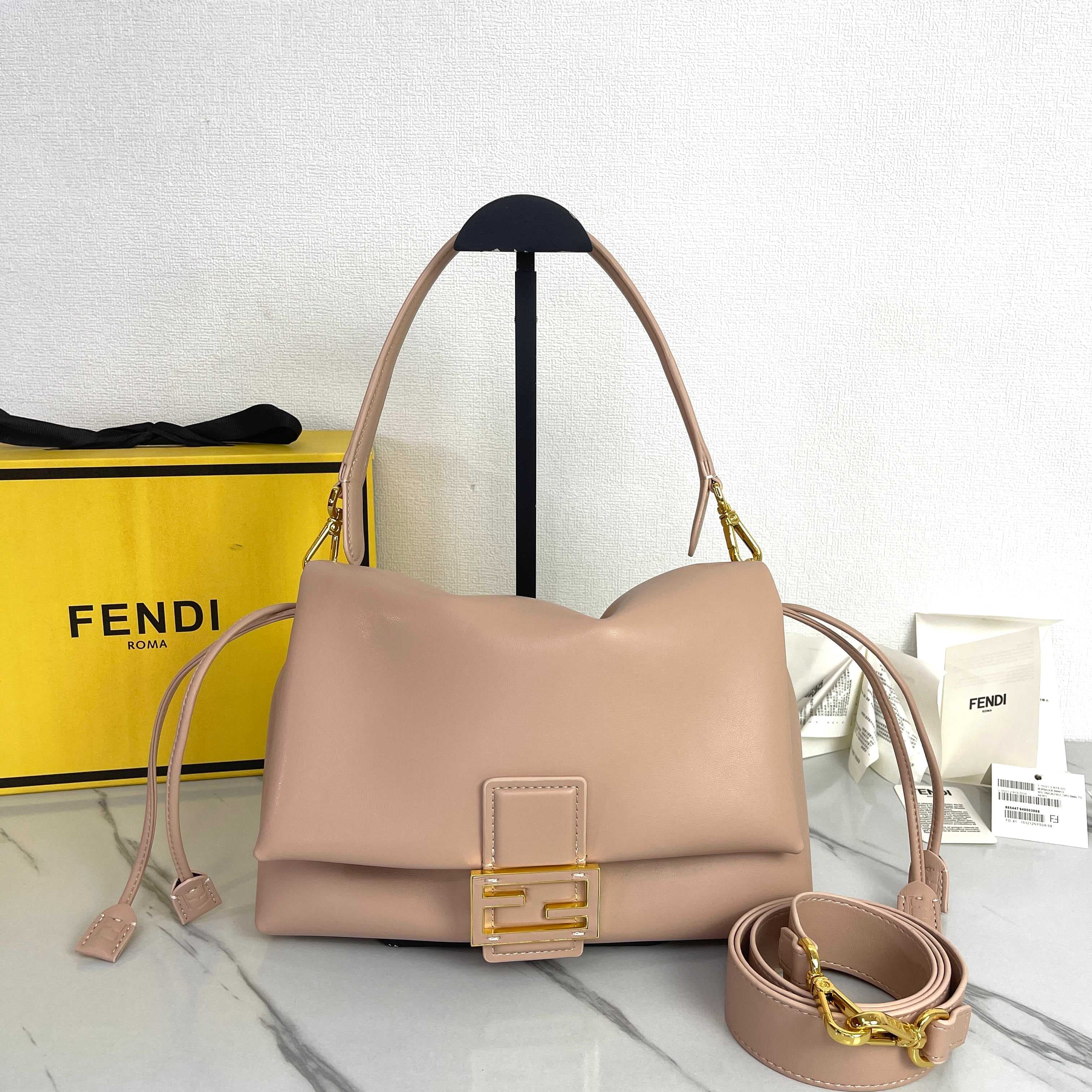 C2790 Medium size, new model 🆕 Fendi2025 – New Mamma brand!