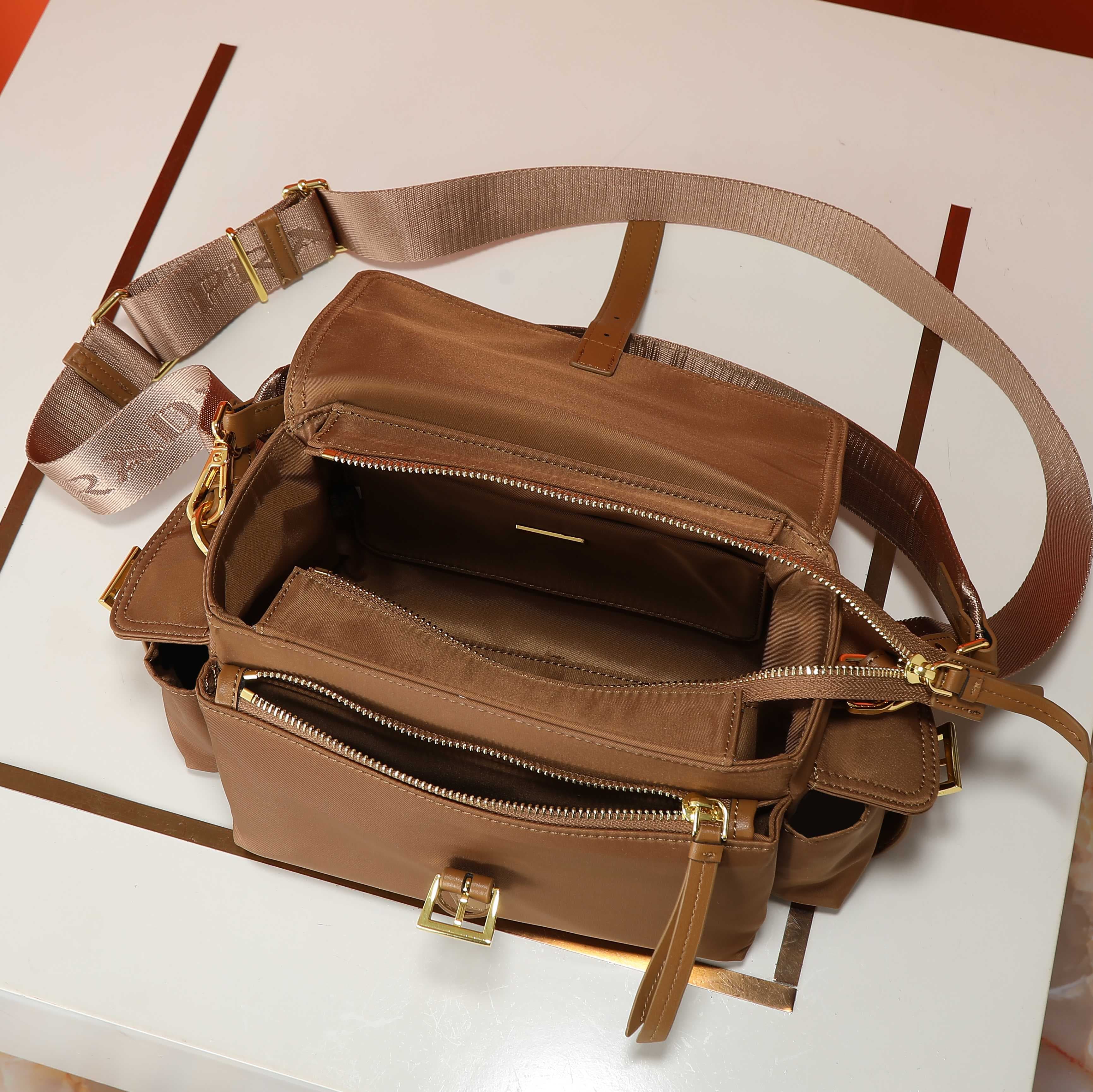 C7006 🎉New delivery bag 🎉1B2026 small size 🎉🎉 — image 8