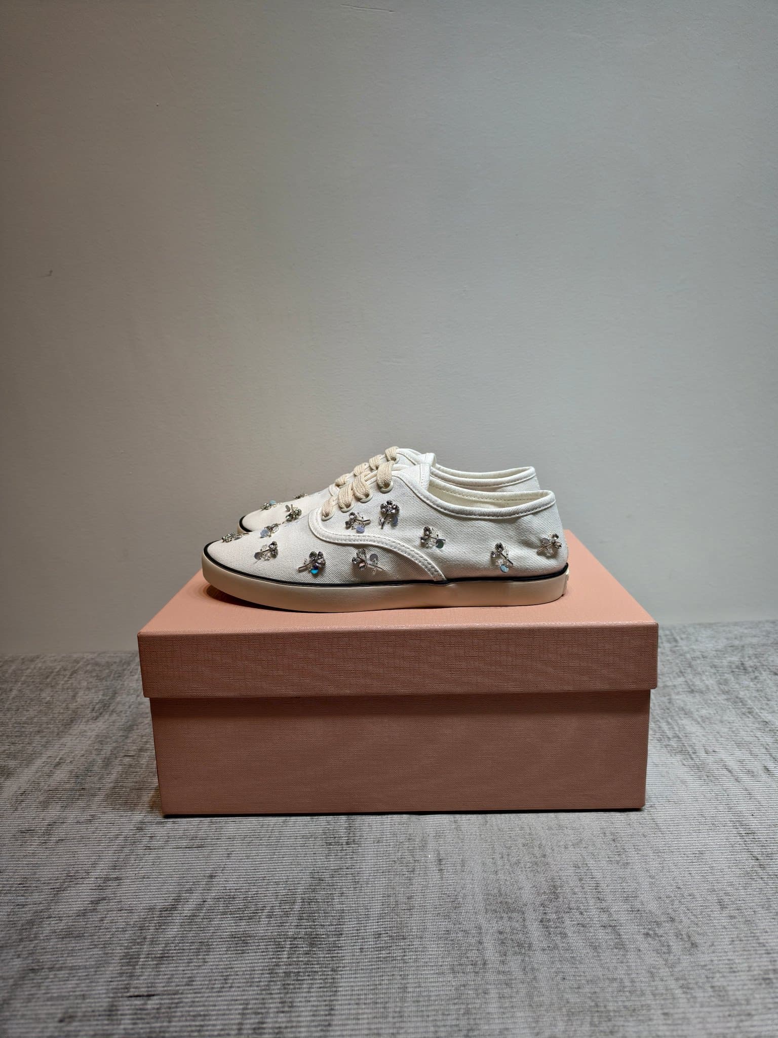 D10643 MIUMIU 2026 new model. The upper is made of twill canvas (textile material) with a textile lining. The sole is made of rubber with the brand logo. The insole is a detachable cloth insole, ensuring comfort and a high-end brand feel. Iconic “pearlesq — image 6