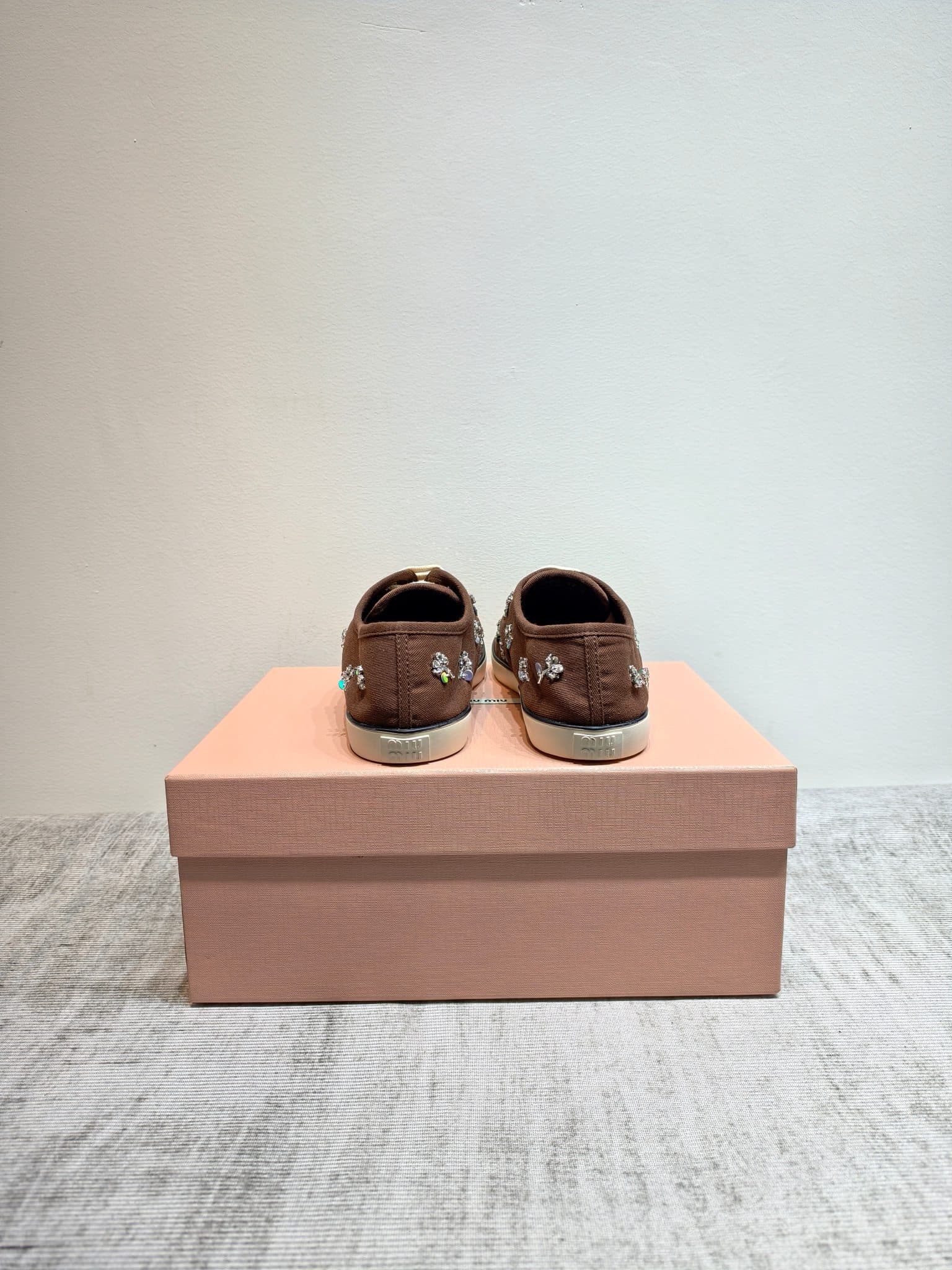 D10642 MIUMIU 2026 new model. The upper is made of twill canvas (textile material) with a textile lining. The sole is made of rubber with the brand logo. The insole is a detachable fabric insole, offering both comfort and a distinct brand feel. Iconic “pe — image 3