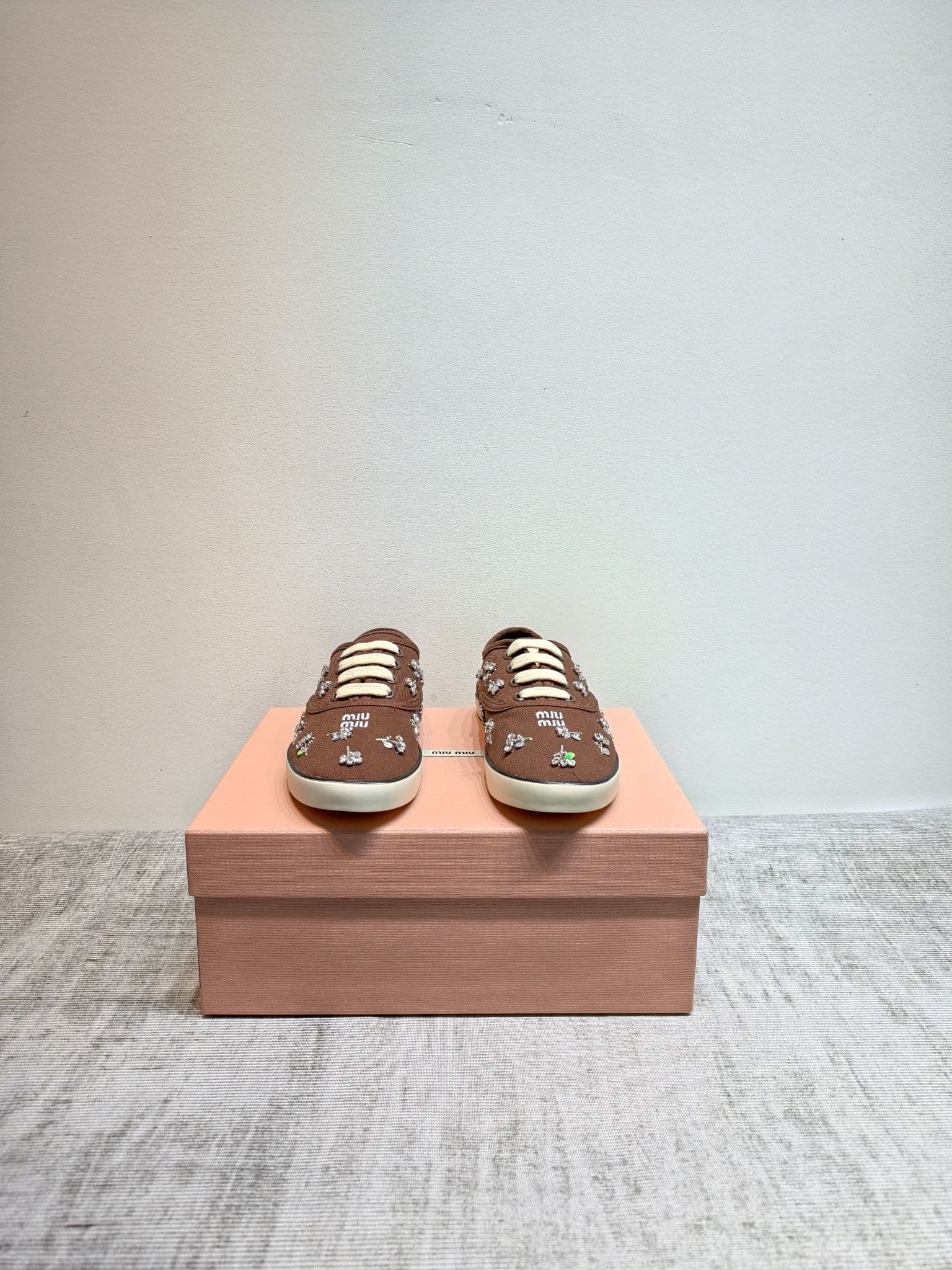 D10642 MIUMIU 2026 new model. The upper is made of twill canvas (textile material) with a textile lining. The sole is made of rubber with the brand logo. The insole is a detachable fabric insole, offering both comfort and a distinct brand feel. Iconic “pe — image 5