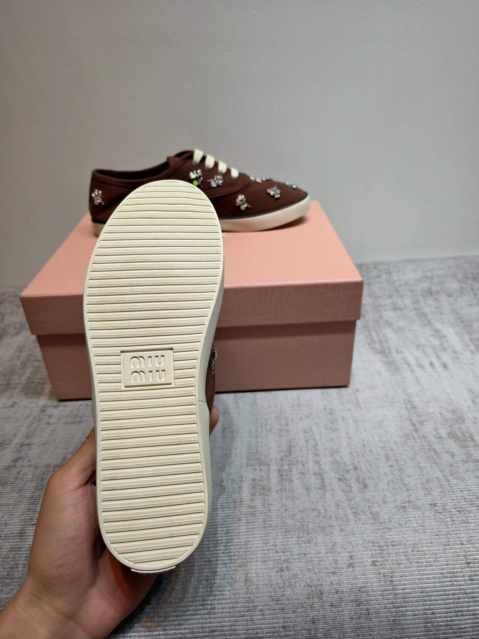 D10642 MIUMIU 2026 new model. The upper is made of twill canvas (textile material) with a textile lining. The sole is made of rubber with the brand logo. The insole is a detachable fabric insole, offering both comfort and a distinct brand feel. Iconic “pe — image 6