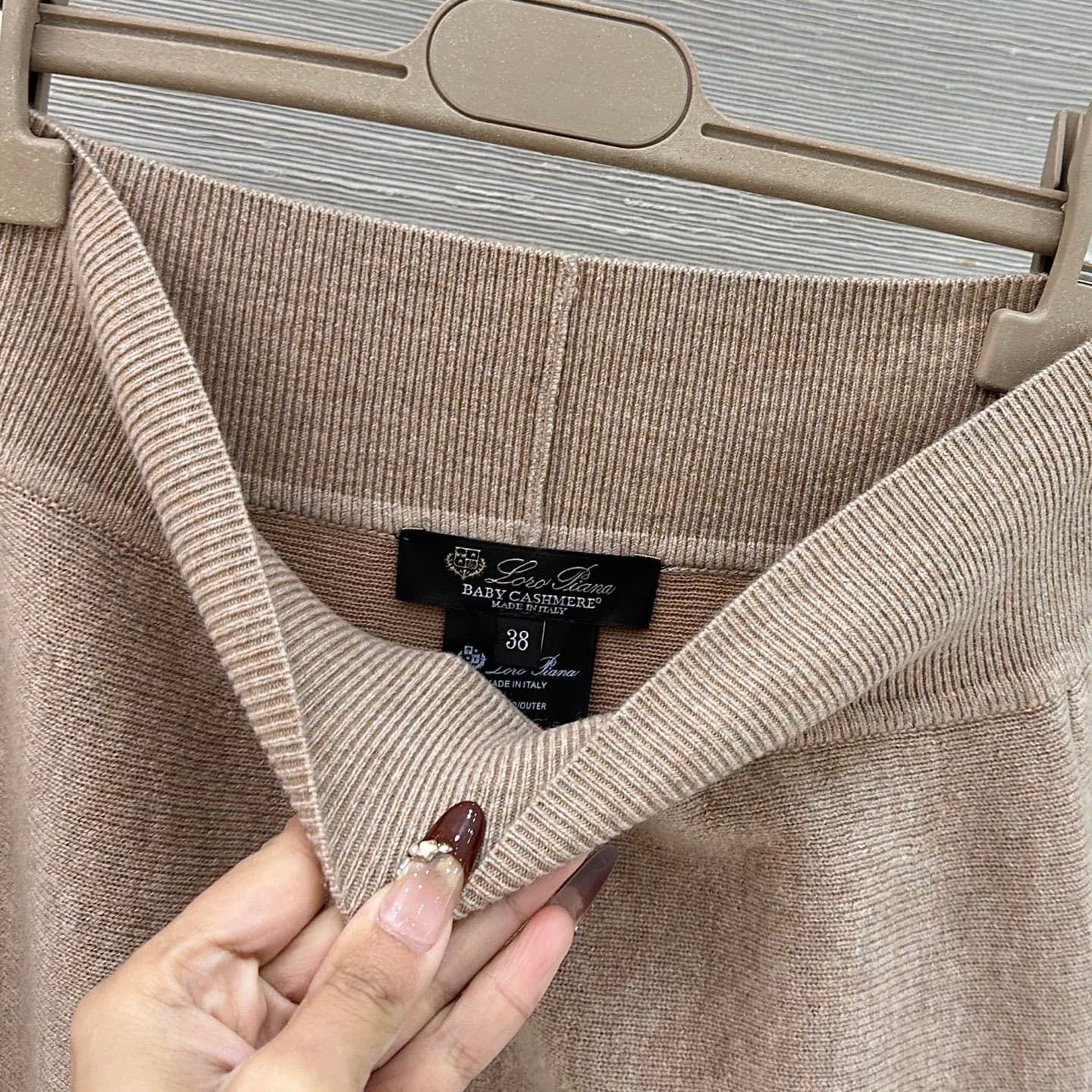 C18556 VP high-end original quality❤️Lp offers a high-level elegance. It features a classic "old money" style outfit, along with a monochrome long skirt from the capsule series! Paired with the series short sweater, it looks absolutely beautiful⚠️YB uses  — image 4