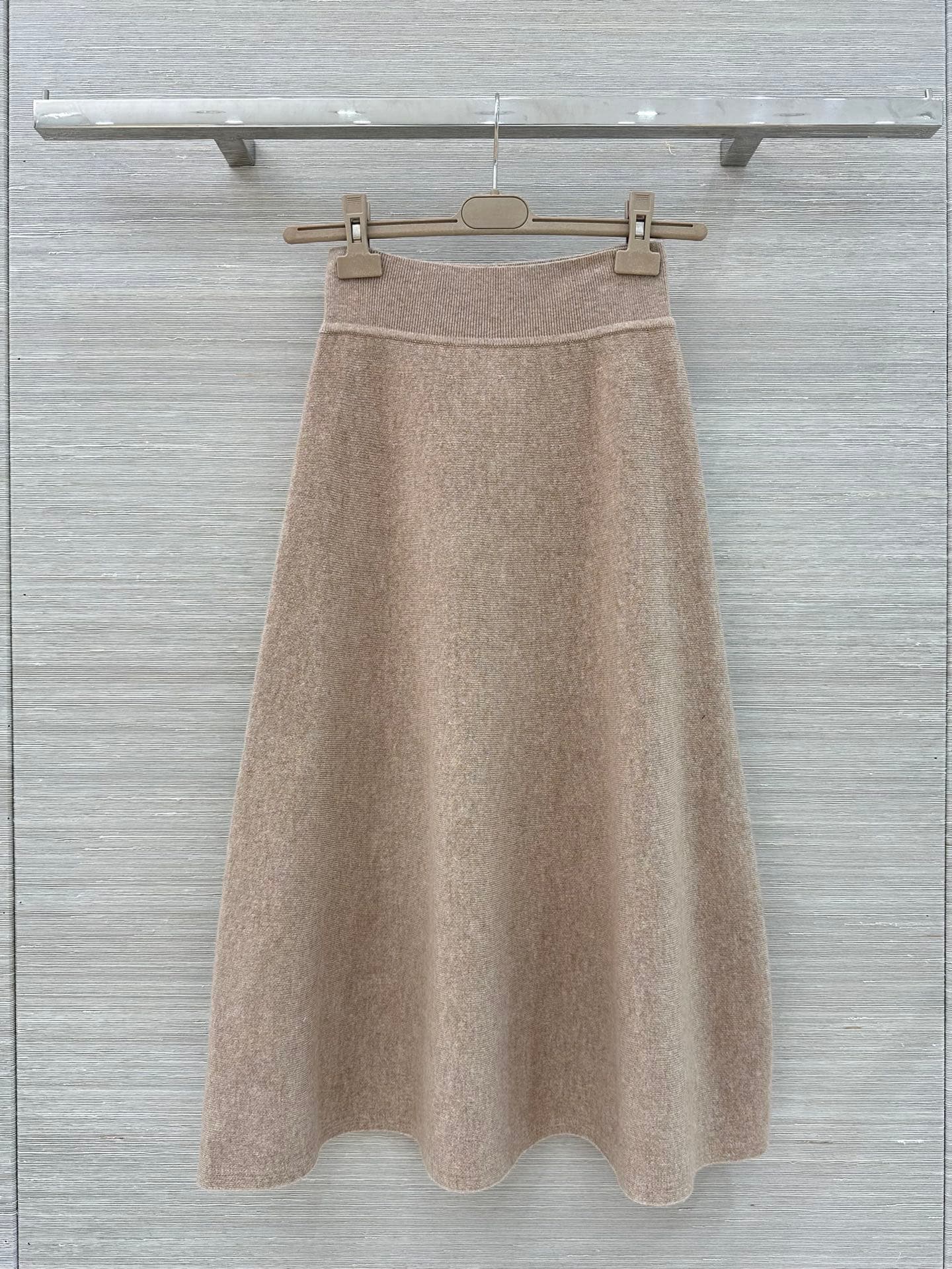 C18556 VP high-end original quality❤️Lp offers a high-level elegance. It features a classic "old money" style outfit, along with a monochrome long skirt from the capsule series! Paired with the series short sweater, it looks absolutely beautiful⚠️YB uses  — image 1
