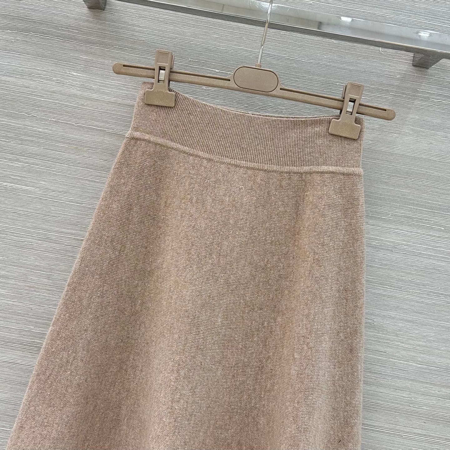 C18556 VP high-end original quality❤️Lp offers a high-level elegance. It features a classic "old money" style outfit, along with a monochrome long skirt from the capsule series! Paired with the series short sweater, it looks absolutely beautiful⚠️YB uses  — image 2