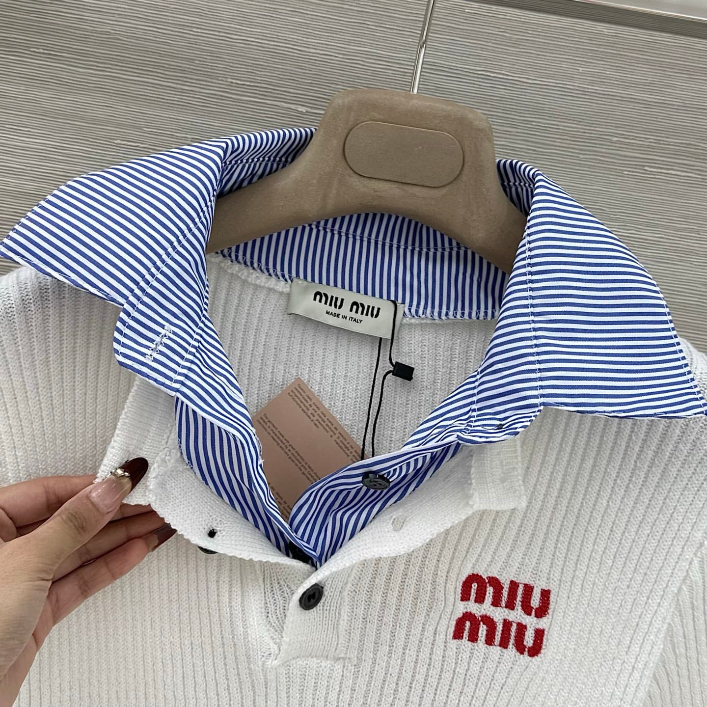 C18530 Exclusive release ❤️ High-quality original items – a must-buy! Miu-style outfit! 26 new spring/summer collection: a one-piece dress with a fake-dress design, contrasting stripes on the collar, and embroidered letters. It’s a stylish polo shirt with — image 5