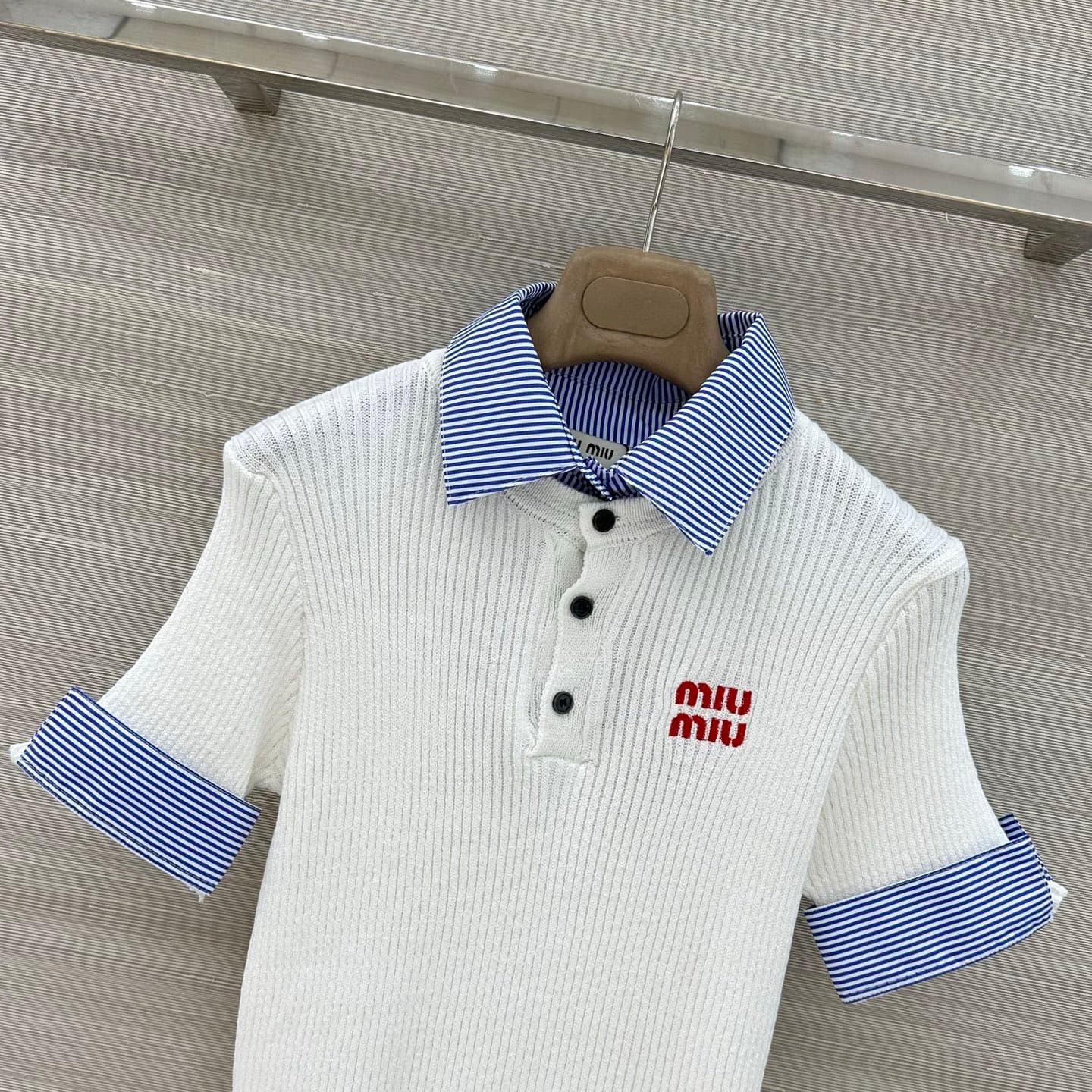 C18530 Exclusive release ❤️ High-quality original items – a must-buy! Miu-style outfit! 26 new spring/summer collection: a one-piece dress with a fake-dress design, contrasting stripes on the collar, and embroidered letters. It’s a stylish polo shirt with — image 2