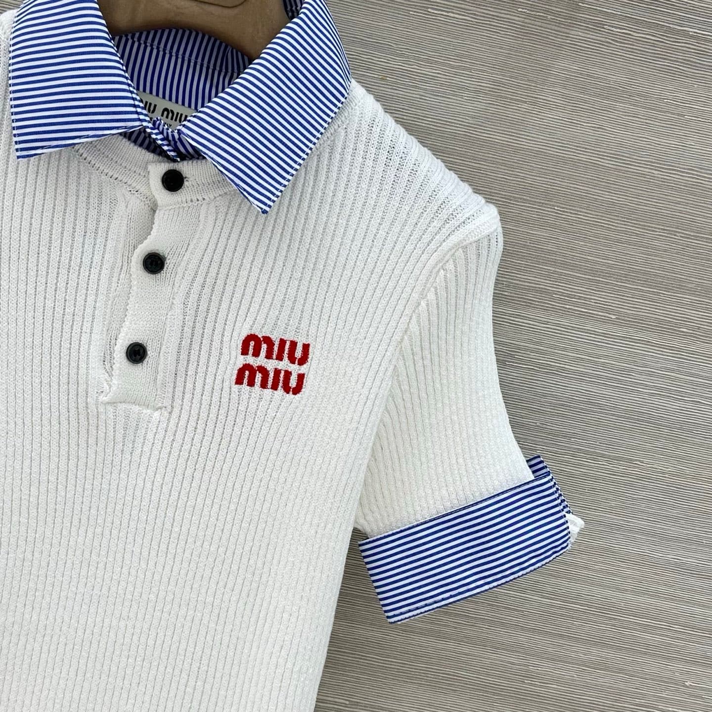 C18530 Exclusive release ❤️ High-quality original items – a must-buy! Miu-style outfit! 26 new spring/summer collection: a one-piece dress with a fake-dress design, contrasting stripes on the collar, and embroidered letters. It’s a stylish polo shirt with — image 4