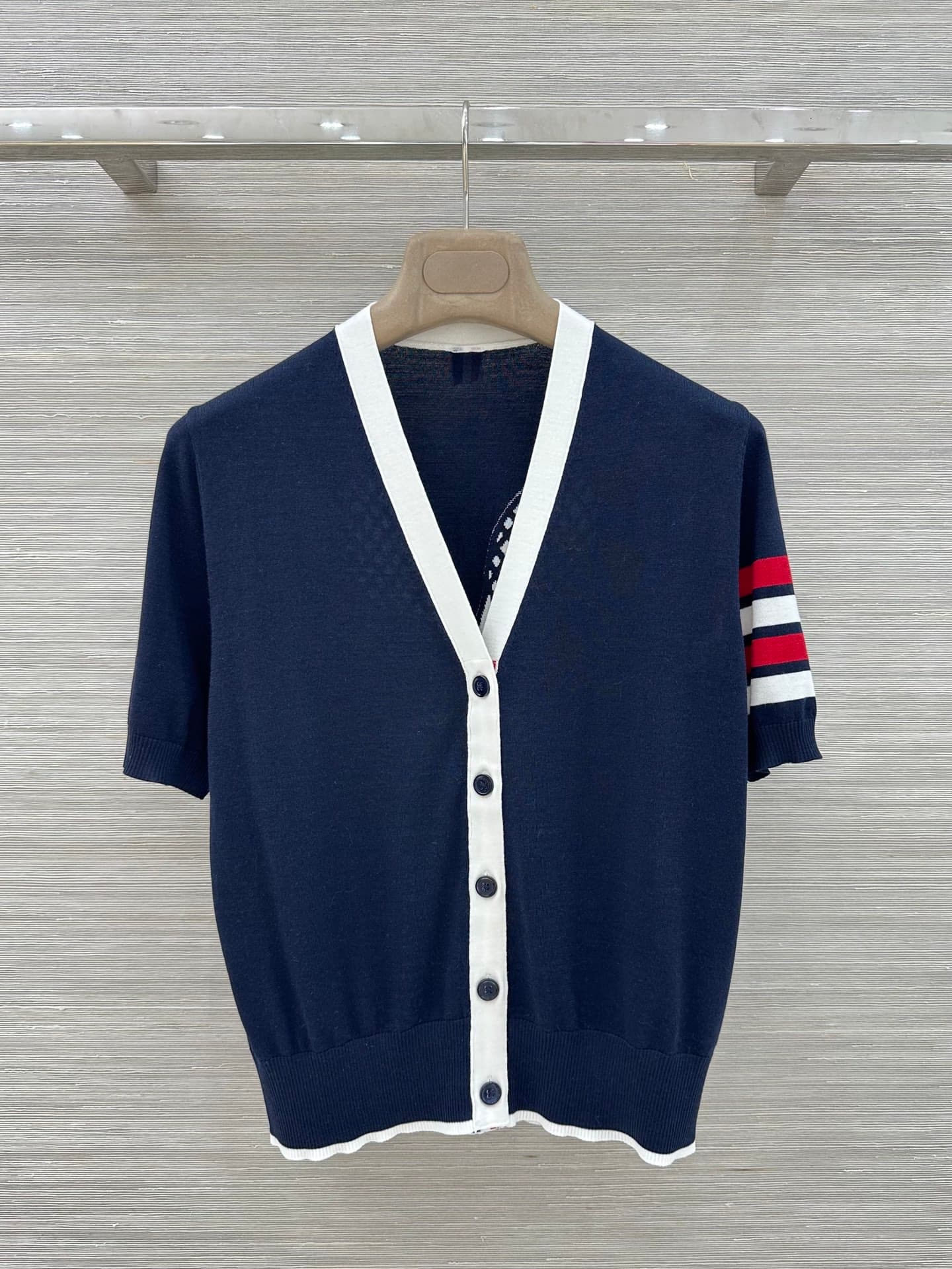 C18535 vp is released exclusively by vp❤️, with high-quality original products! TB British-style fashion for aging prevention – 26 is a new product for early spring. It features a tennis racket-inspired design with open silk-wool short sleeves! A must-hav — image 1