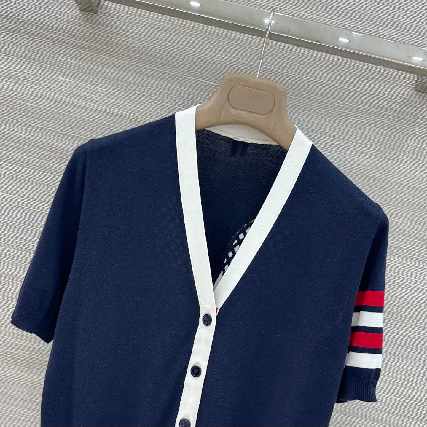C18535 vp is released exclusively by vp❤️, with high-quality original products! TB British-style fashion for aging prevention – 26 is a new product for early spring. It features a tennis racket-inspired design with open silk-wool short sleeves! A must-hav — image 2