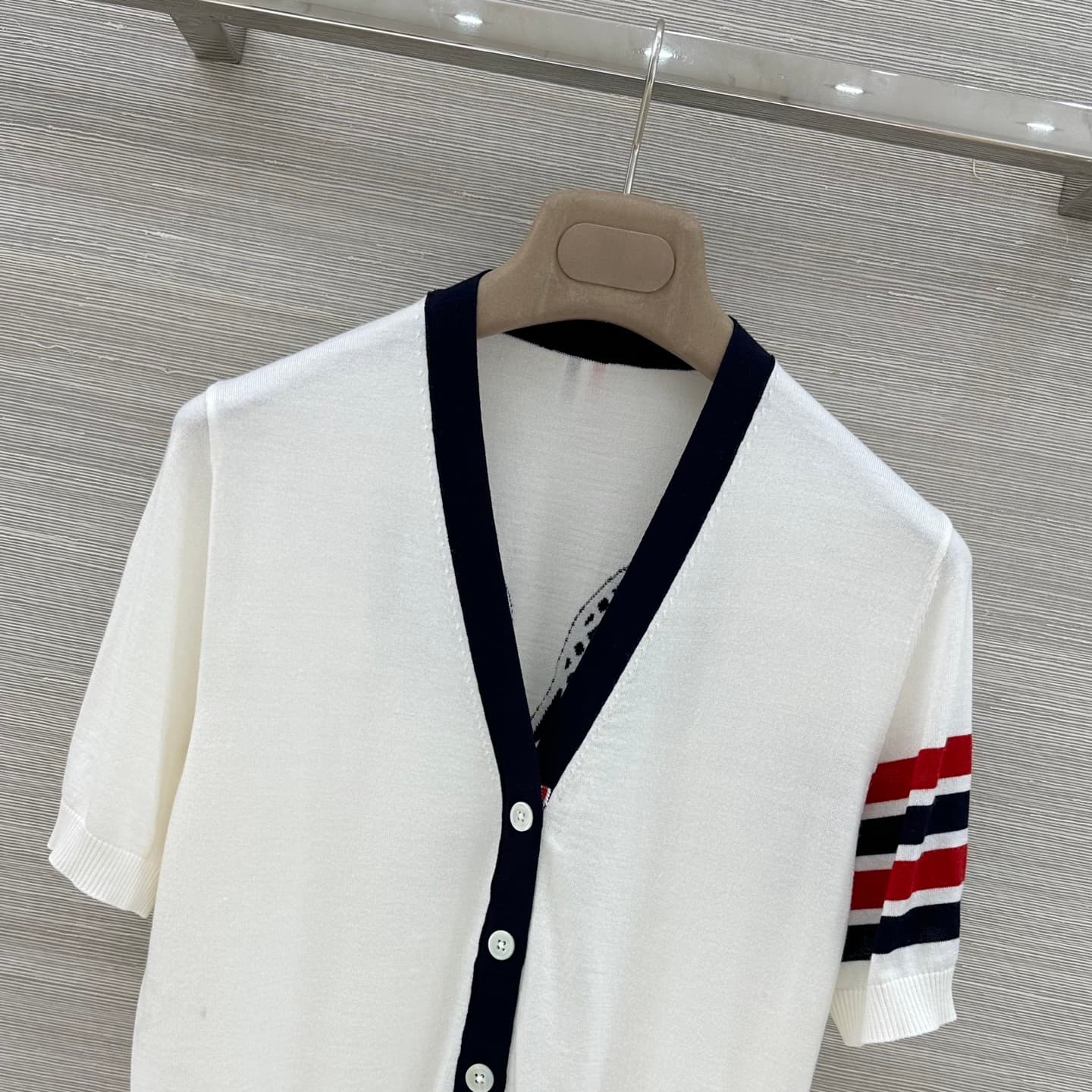 C18532 Exclusive release by VP❤️, high-quality original product! TB British-style age-reducing outfit, 26 new spring collection – a short sweater with a design featuring tennis racket patterns and open silk wool fabric! A must-have for fashion lovers. YB  — image 2