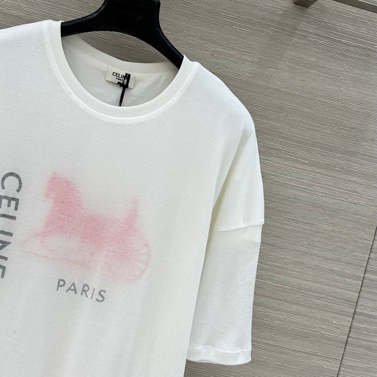 C18523 Exclusive release by VP! Highly popular item – highly recommended ❤️ High-quality original design; long-term fashion style. Double-layer design with a Arc de Triomphe pattern on the short-sleeved T-shirt. Features a logo print with “carriage” lette — image 4