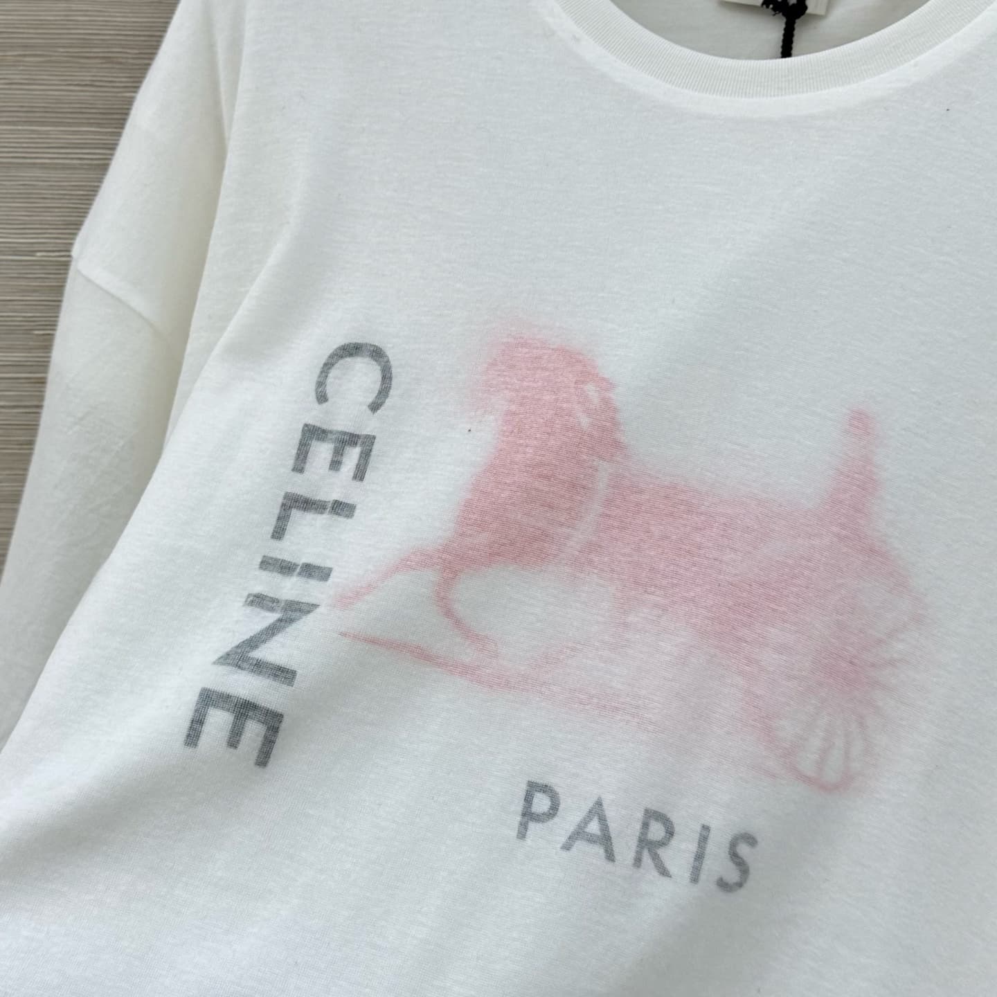 C18523 Exclusive release by VP! Highly popular item – highly recommended ❤️ High-quality original design; long-term fashion style. Double-layer design with a Arc de Triomphe pattern on the short-sleeved T-shirt. Features a logo print with “carriage” lette — image 6