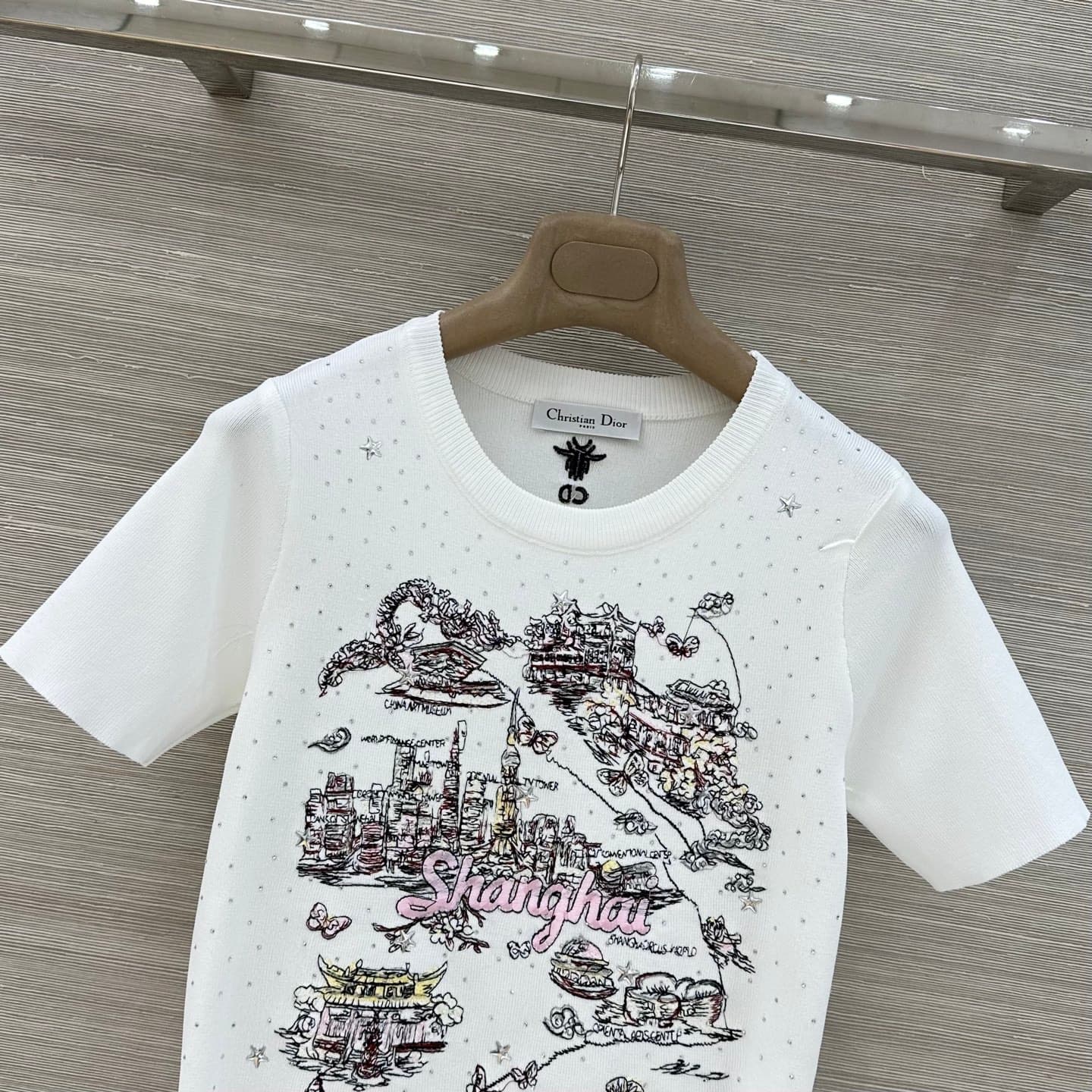 C18545 High-demand product recommendation ⤴️ MissD fashion outfit, 26 spring/summer new collection! City-specific collection, heavy-duty embroidery on knit short sleeves! Iru’s 3D embroidery technique. White ultra-soft classic style that accentuates figur — image 2