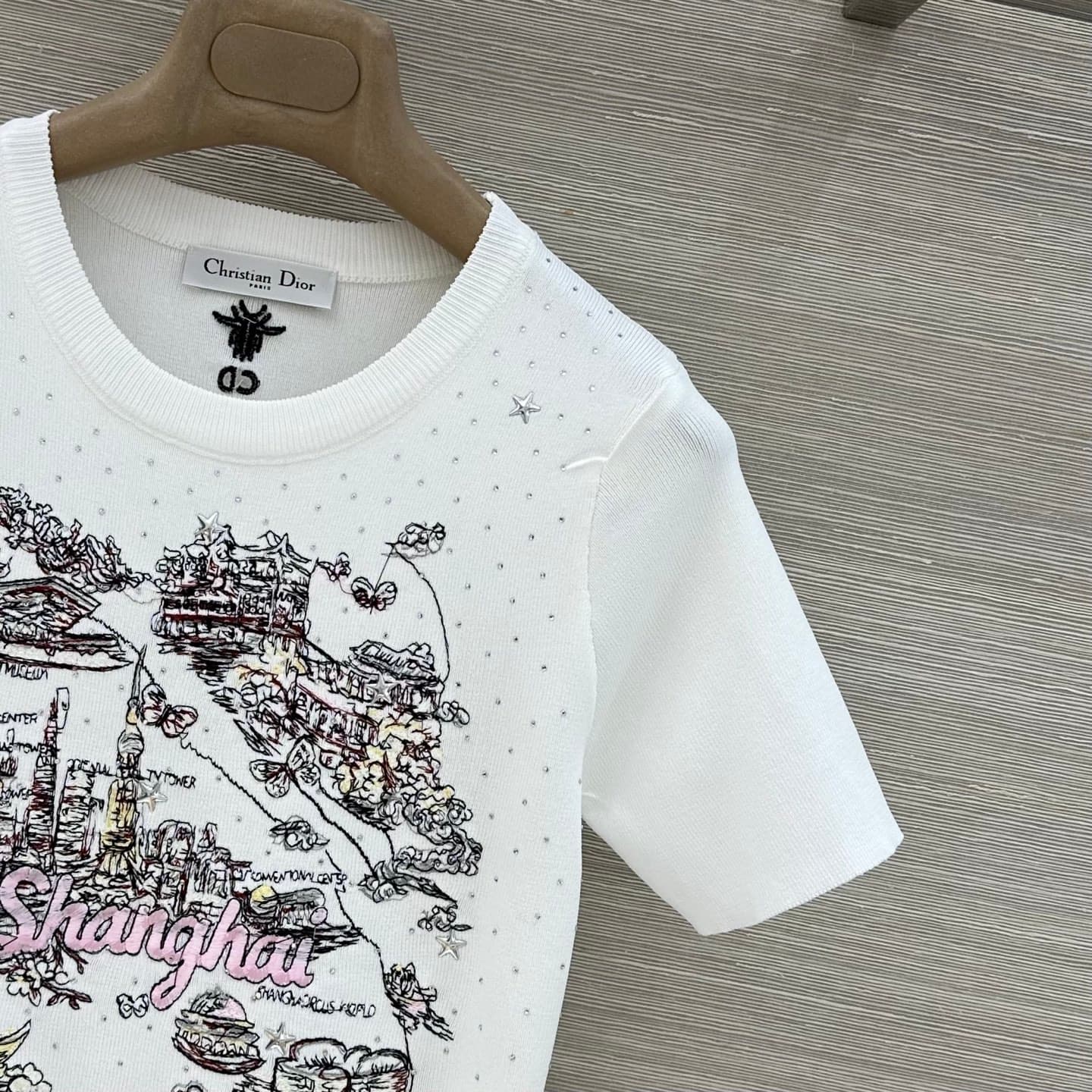 C18545 High-demand product recommendation ⤴️ MissD fashion outfit, 26 spring/summer new collection! City-specific collection, heavy-duty embroidery on knit short sleeves! Iru’s 3D embroidery technique. White ultra-soft classic style that accentuates figur — image 4