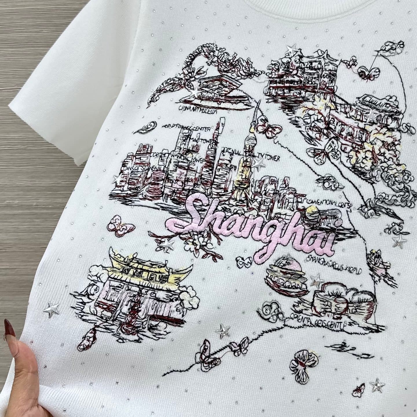 C18545 High-demand product recommendation ⤴️ MissD fashion outfit, 26 spring/summer new collection! City-specific collection, heavy-duty embroidery on knit short sleeves! Iru’s 3D embroidery technique. White ultra-soft classic style that accentuates figur — image 5