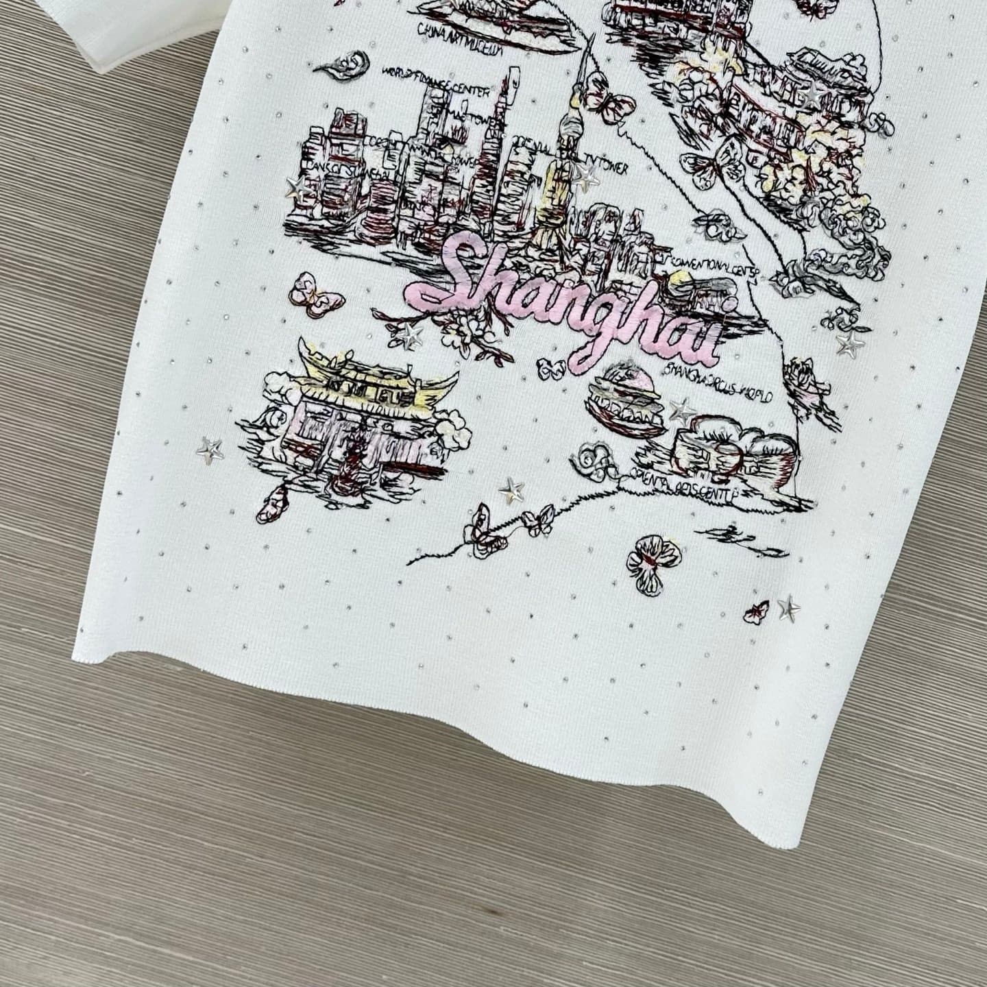 C18545 High-demand product recommendation ⤴️ MissD fashion outfit, 26 spring/summer new collection! City-specific collection, heavy-duty embroidery on knit short sleeves! Iru’s 3D embroidery technique. White ultra-soft classic style that accentuates figur — image 6