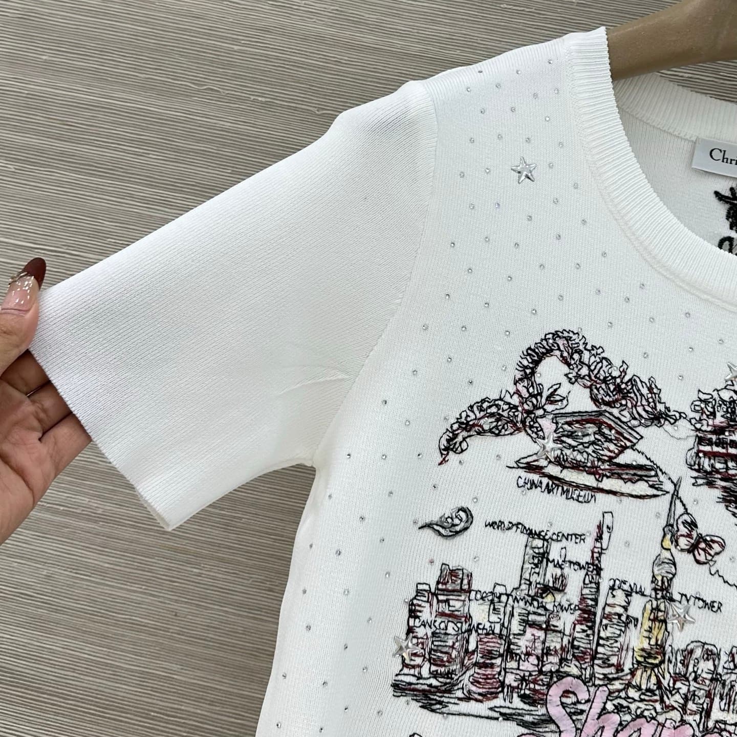 C18545 High-demand product recommendation ⤴️ MissD fashion outfit, 26 spring/summer new collection! City-specific collection, heavy-duty embroidery on knit short sleeves! Iru’s 3D embroidery technique. White ultra-soft classic style that accentuates figur — image 3