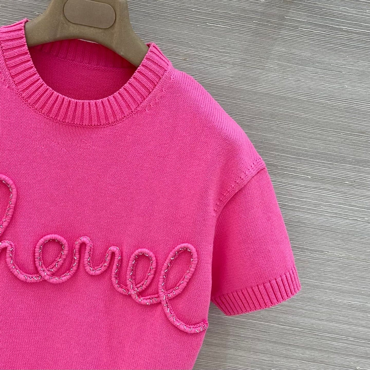 C18539 Exclusive release ❤️ High-quality original items ❤️ Cha*25 spring/summer new collection! The most popular item of this season! Short-sleeved top with 3D logo using crochet technique! The original custom Swiss knitted thread logo adds a luxurious an — image 4