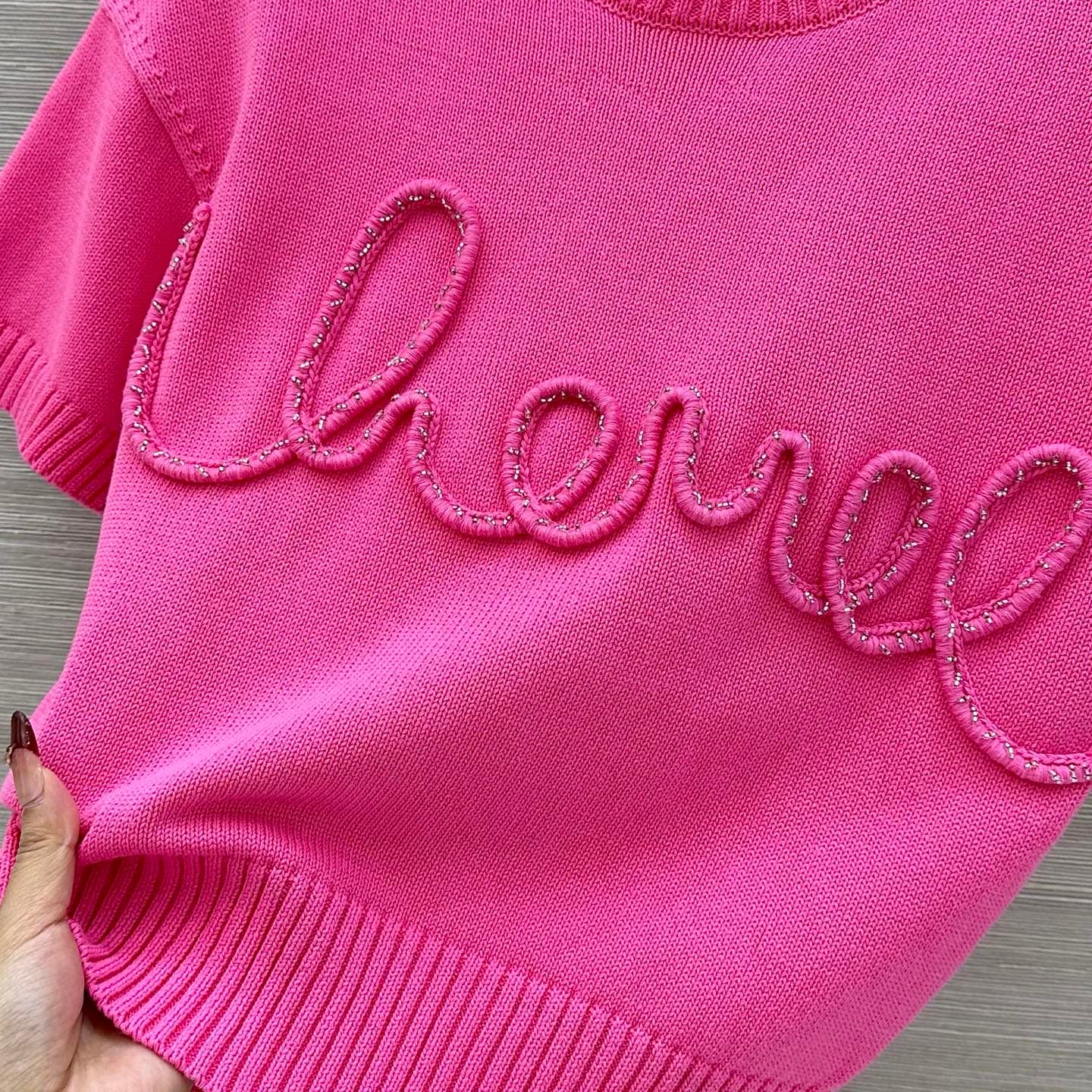 C18539 Exclusive release ❤️ High-quality original items ❤️ Cha*25 spring/summer new collection! The most popular item of this season! Short-sleeved top with 3D logo using crochet technique! The original custom Swiss knitted thread logo adds a luxurious an — image 7