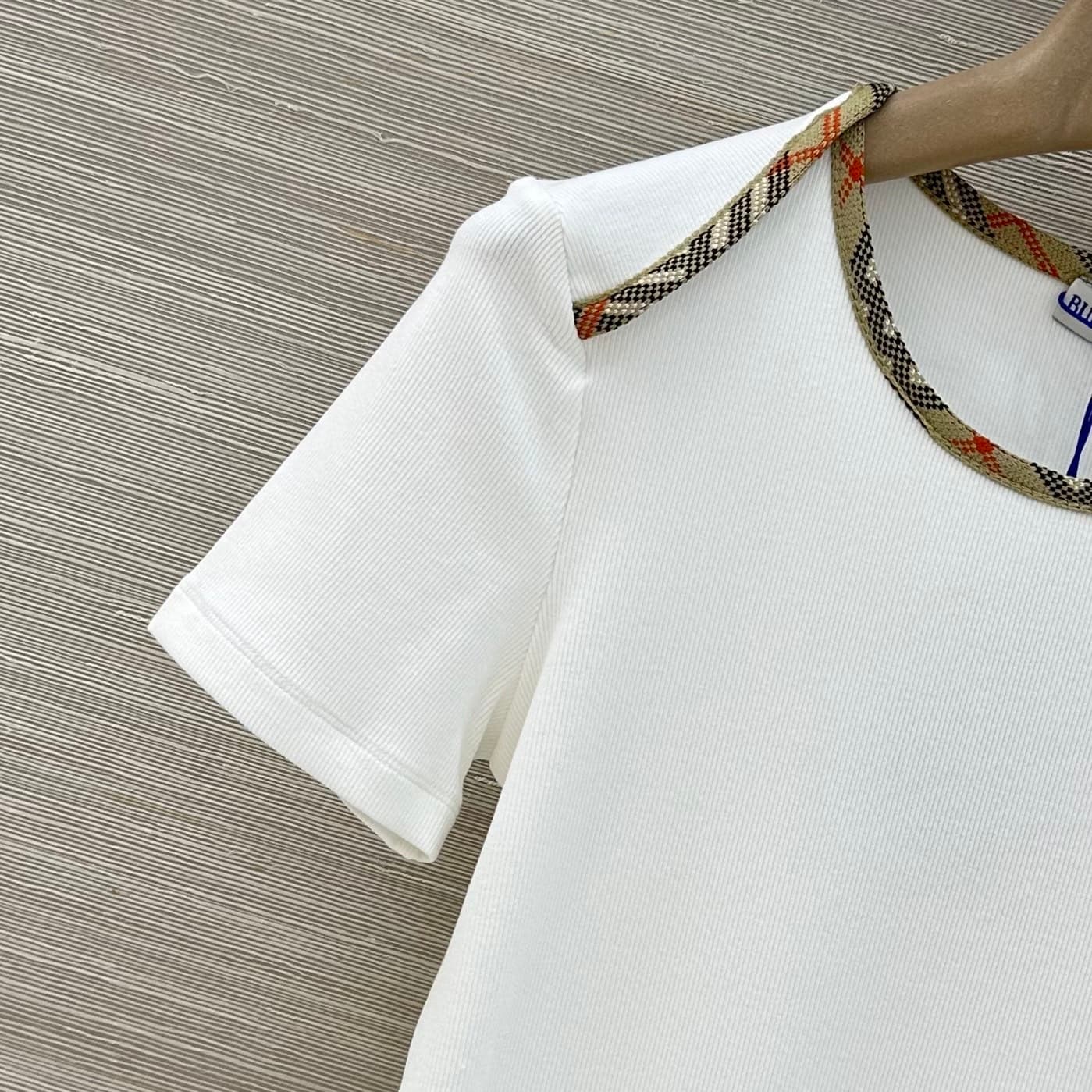 C18548 Original quality ❤️ A classic casual outfit for Bur family girls! This T-shirt features a checked pattern with side seams, and short sleeves. It has an embroidered “Rider” design; I really love this fashionable style! The waist-catching fit is a mu — image 3