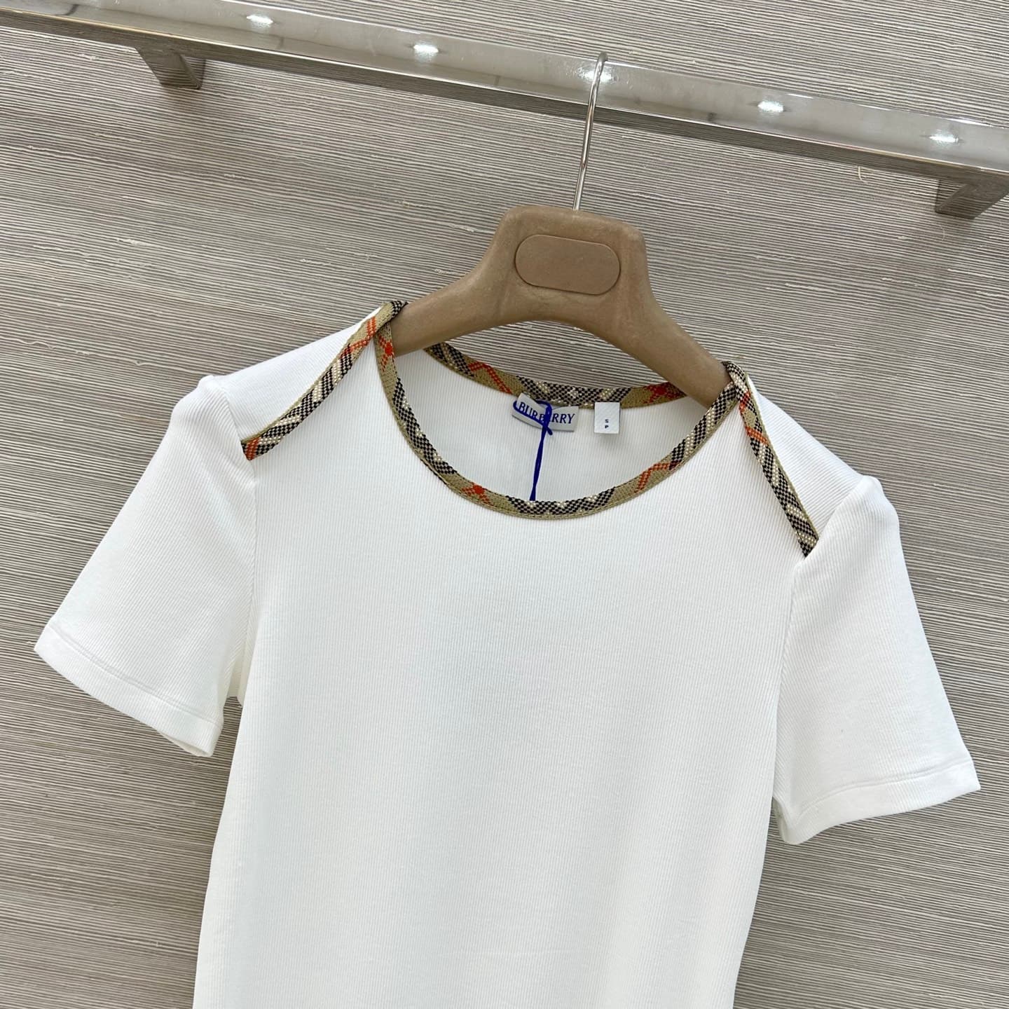 C18548 Original quality ❤️ A classic casual outfit for Bur family girls! This T-shirt features a checked pattern with side seams, and short sleeves. It has an embroidered “Rider” design; I really love this fashionable style! The waist-catching fit is a mu — image 2