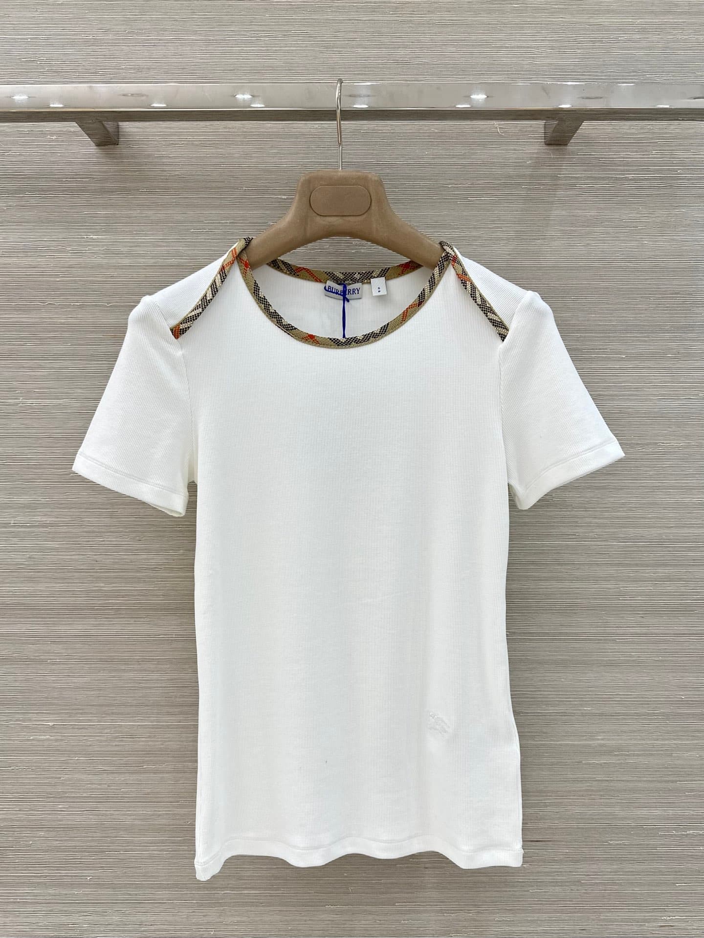 C18548 Original quality ❤️ A classic casual outfit for Bur family girls! This T-shirt features a checked pattern with side seams, and short sleeves. It has an embroidered “Rider” design; I really love this fashionable style! The waist-catching fit is a mu — image 1