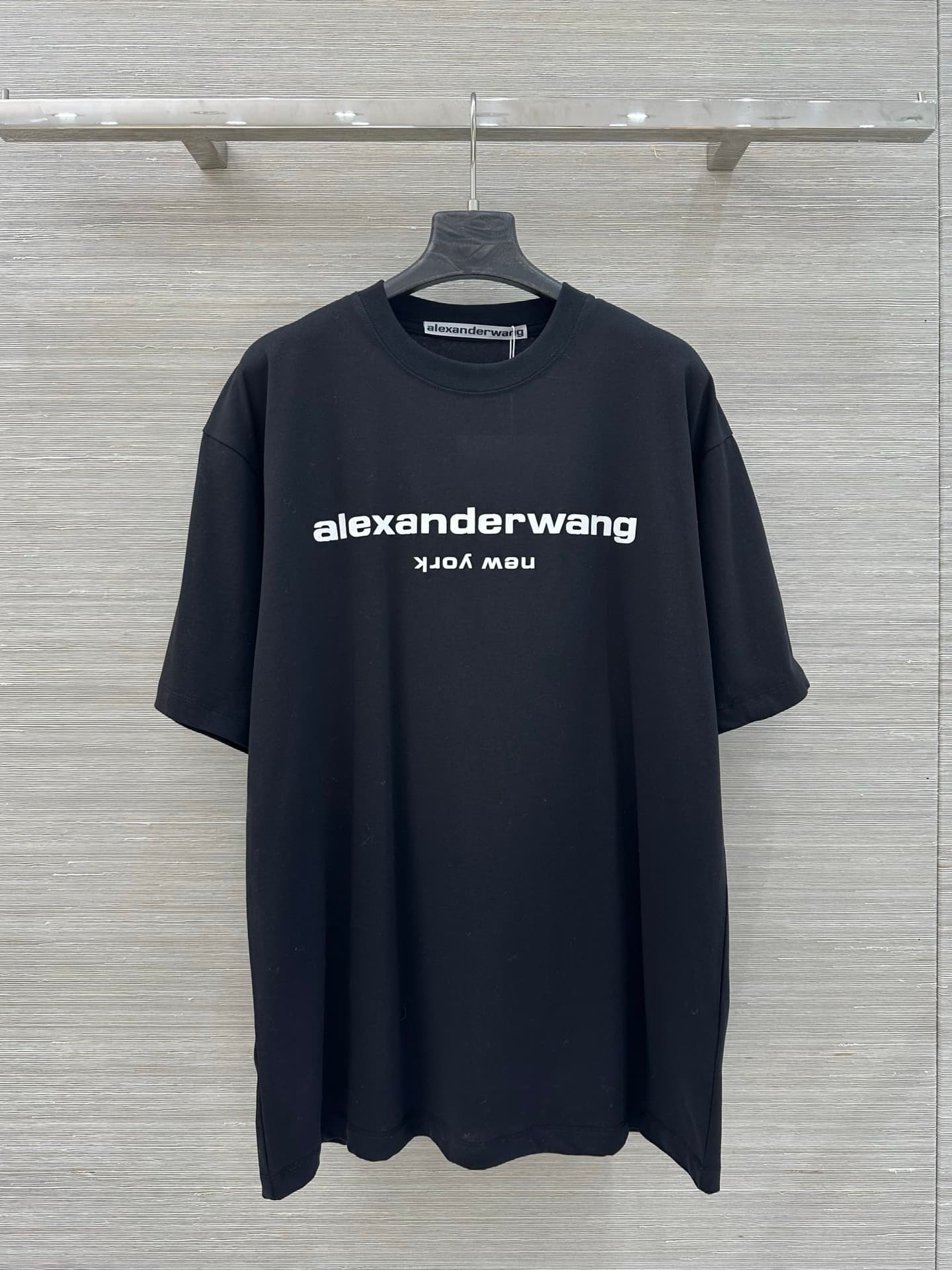 C18560 Exclusive release, high-quality original product ❤️ Fashionable outfits with AW trendy style. New spring/summer items from 26 💕 Stylish pieces 💕 High-end color combinations, three-dimensional foam logo on the T-shirt. Relaxed fit for both men and w — image 1