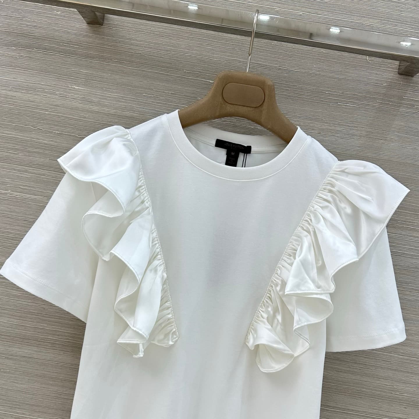 C18562 Highly recommended item – high-quality original design ❤️ Lou26s new spring collection. MONOGRAM satin pleated short-sleeve T-shirt with a three-dimensional shape. The design features decorative lace details, making it trendy and elegant! Made from — image 2