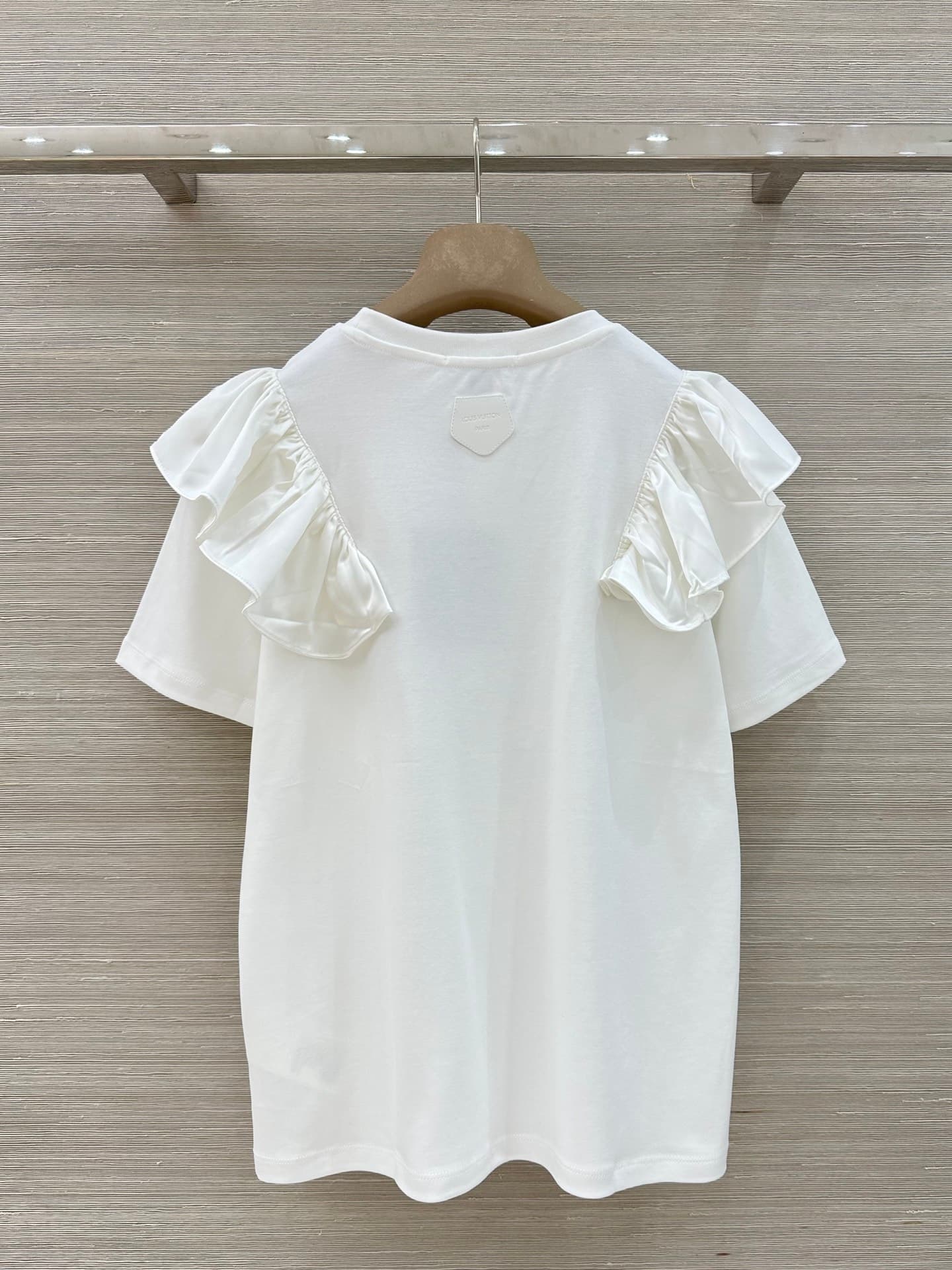 C18562 Highly recommended item – high-quality original design ❤️ Lou26s new spring collection. MONOGRAM satin pleated short-sleeve T-shirt with a three-dimensional shape. The design features decorative lace details, making it trendy and elegant! Made from — image 8