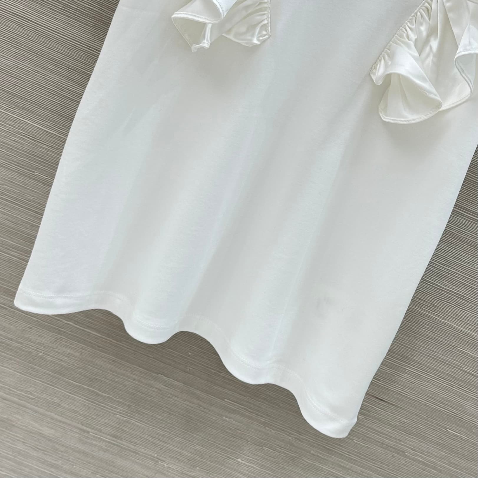 C18562 Highly recommended item – high-quality original design ❤️ Lou26s new spring collection. MONOGRAM satin pleated short-sleeve T-shirt with a three-dimensional shape. The design features decorative lace details, making it trendy and elegant! Made from — image 5