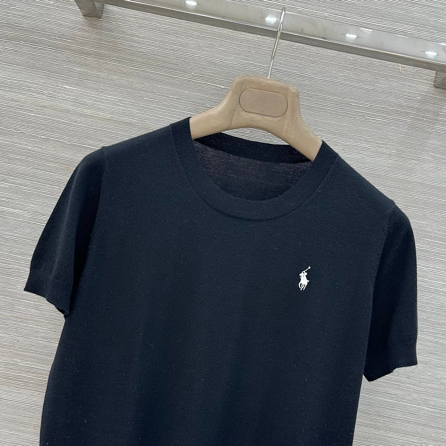 C18544 VP exclusive release 🍒 High-quality original items! RL long-term strategy, stylish and intelligent fashion choices! 18 custom knitting with 100% wool yarn – fine and comfortable texture. Classic round-necked rider embroidered short sleeves top. Ele — image 2