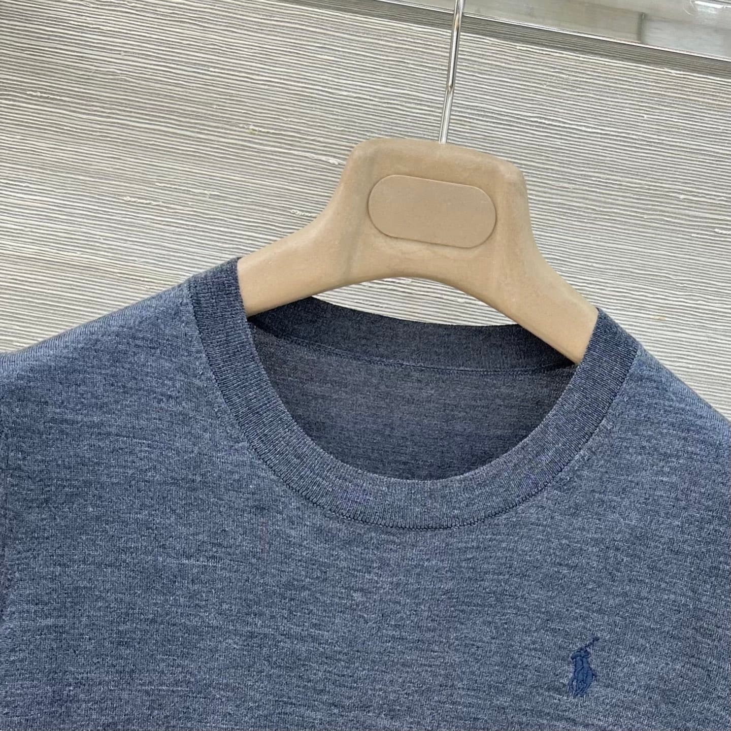 C18543 VP exclusive release 🍒 High-quality original fabric! RL long-term strategy, stylish and intelligent styling! 18 custom-knitted 100% wool yarn provides a delicate and comfortable feel; it’s a classic round-necked rider embroidered short-sleeve top.  — image 5