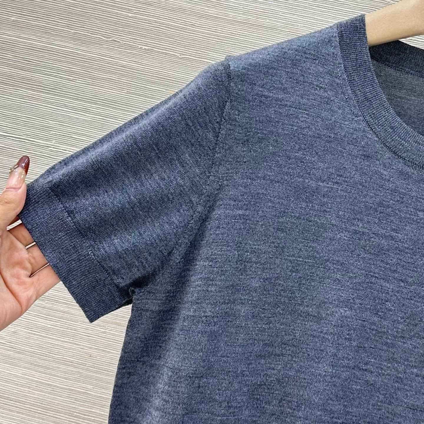 C18543 VP exclusive release 🍒 High-quality original fabric! RL long-term strategy, stylish and intelligent styling! 18 custom-knitted 100% wool yarn provides a delicate and comfortable feel; it’s a classic round-necked rider embroidered short-sleeve top.  — image 3
