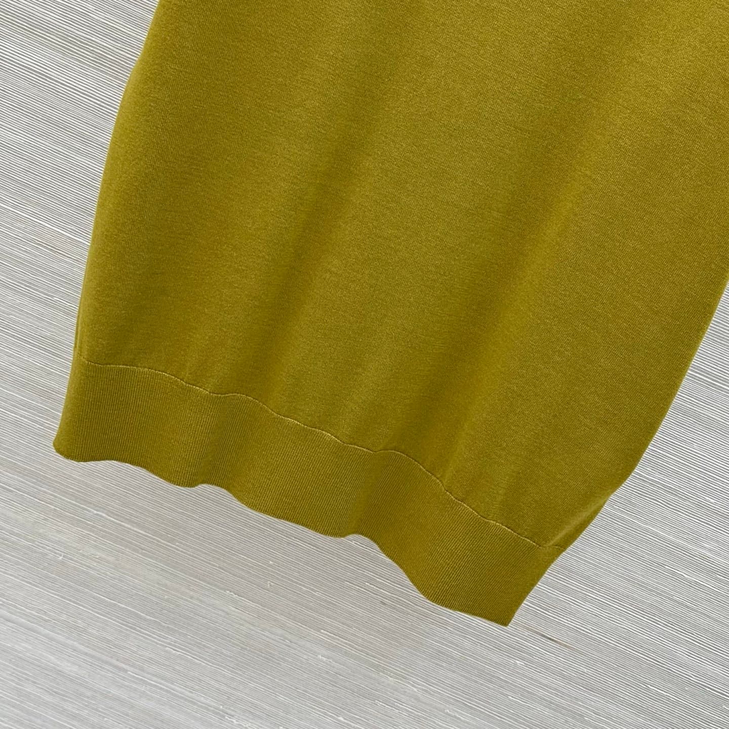 C18541 VP exclusive release 🍒 High-quality original items! RL long-term strategy, stylish and intelligent fashion choices! 18 custom knitting with 100% wool yarn – fine and comfortable texture. Classic round-necked shirt with knight embroidery on short sl — image 6