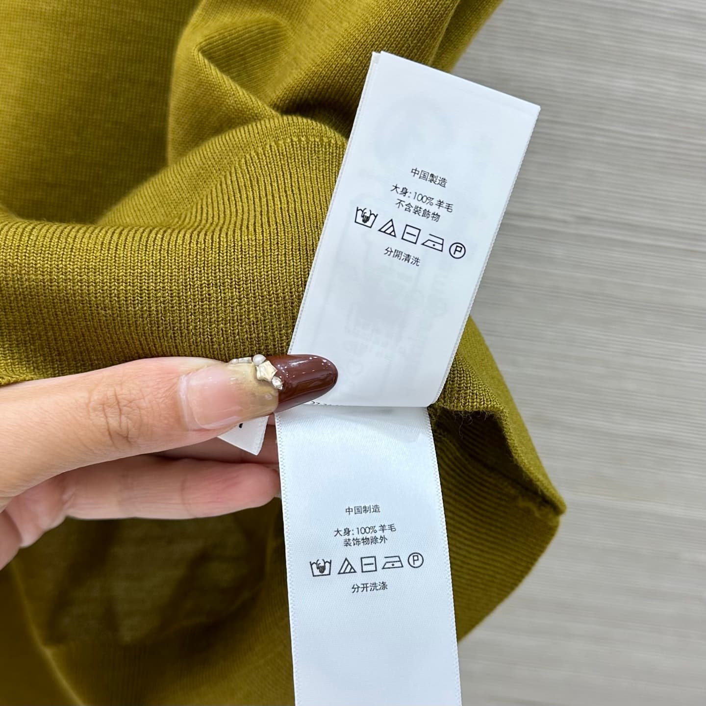 C18541 VP exclusive release 🍒 High-quality original items! RL long-term strategy, stylish and intelligent fashion choices! 18 custom knitting with 100% wool yarn – fine and comfortable texture. Classic round-necked shirt with knight embroidery on short sl — image 8