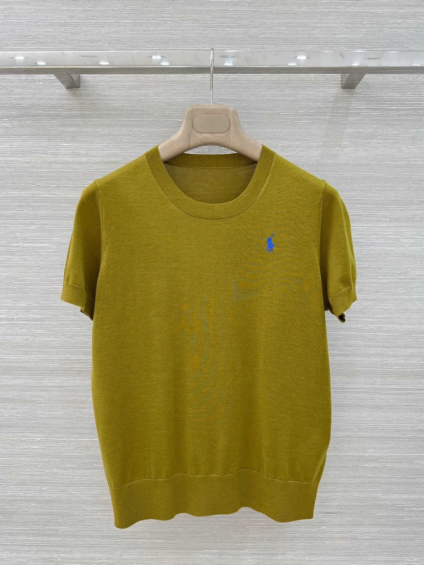 C18541 VP exclusive release 🍒 High-quality original items! RL long-term strategy, stylish and intelligent fashion choices! 18 custom knitting with 100% wool yarn – fine and comfortable texture. Classic round-necked shirt with knight embroidery on short sl — image 1