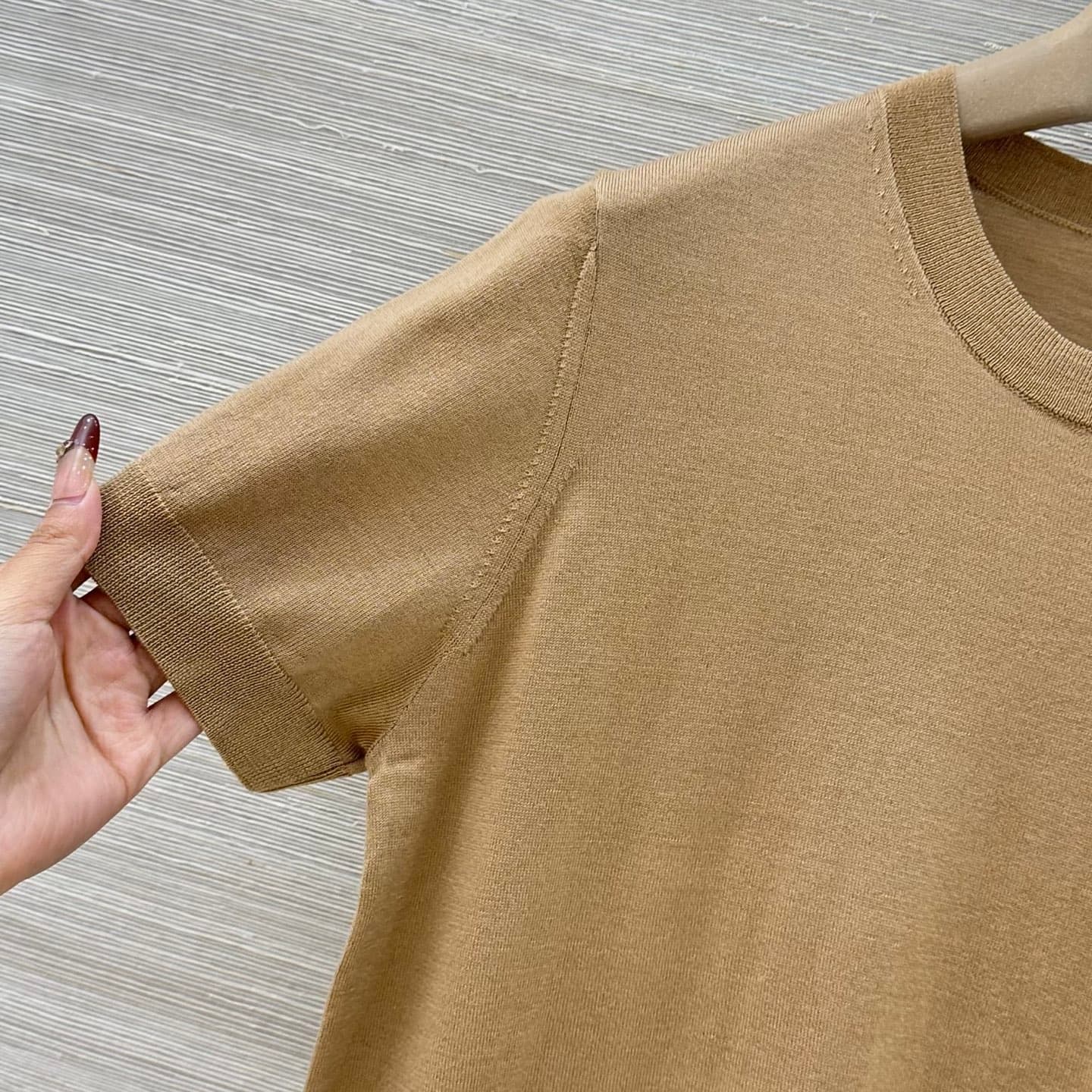 C18542 VP exclusive release 🍒 High-quality original design! RL long-term approach, stylish and smart fashion choices! 18 custom needles; 100% wool yarn provides a delicate and comfortable feel. It’s a classic round-necked rider embroidered short-sleeve to — image 3