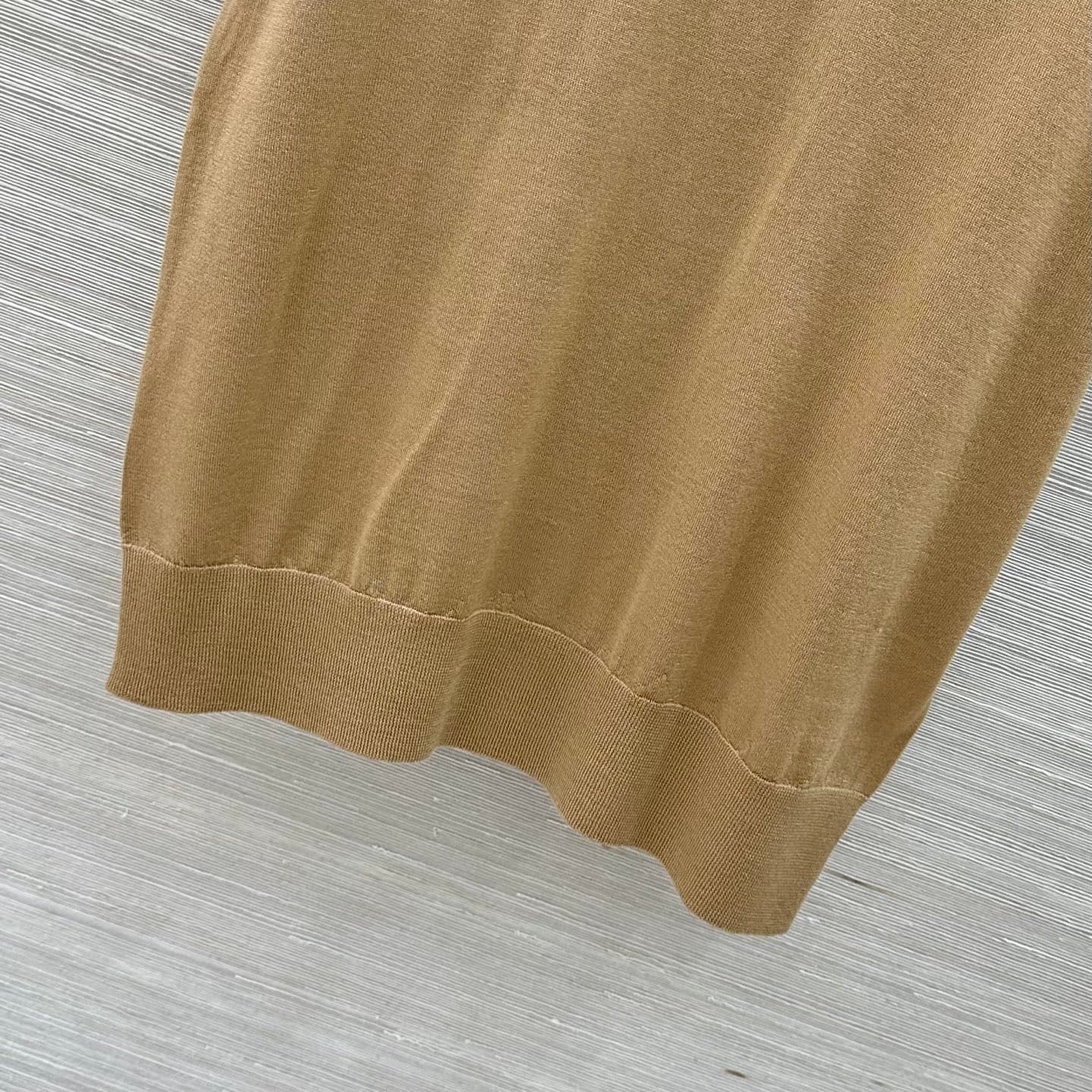 C18542 VP exclusive release 🍒 High-quality original design! RL long-term approach, stylish and smart fashion choices! 18 custom needles; 100% wool yarn provides a delicate and comfortable feel. It’s a classic round-necked rider embroidered short-sleeve to — image 6