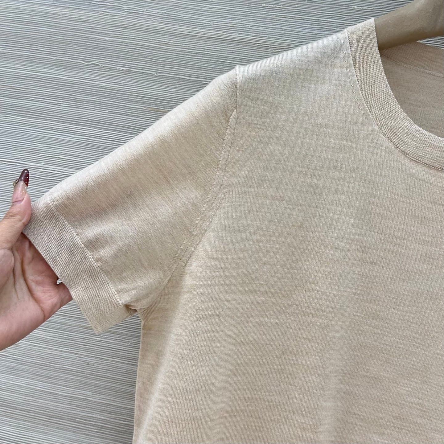 C18540 VP exclusive release 🍒 High-quality original items! RL long-term strategy, stylish and intelligent clothing! 18 custom knitting with 100% wool yarn – fine and comfortable texture. Classic round-necked rider embroidered short sleeves top. Elegant an — image 3