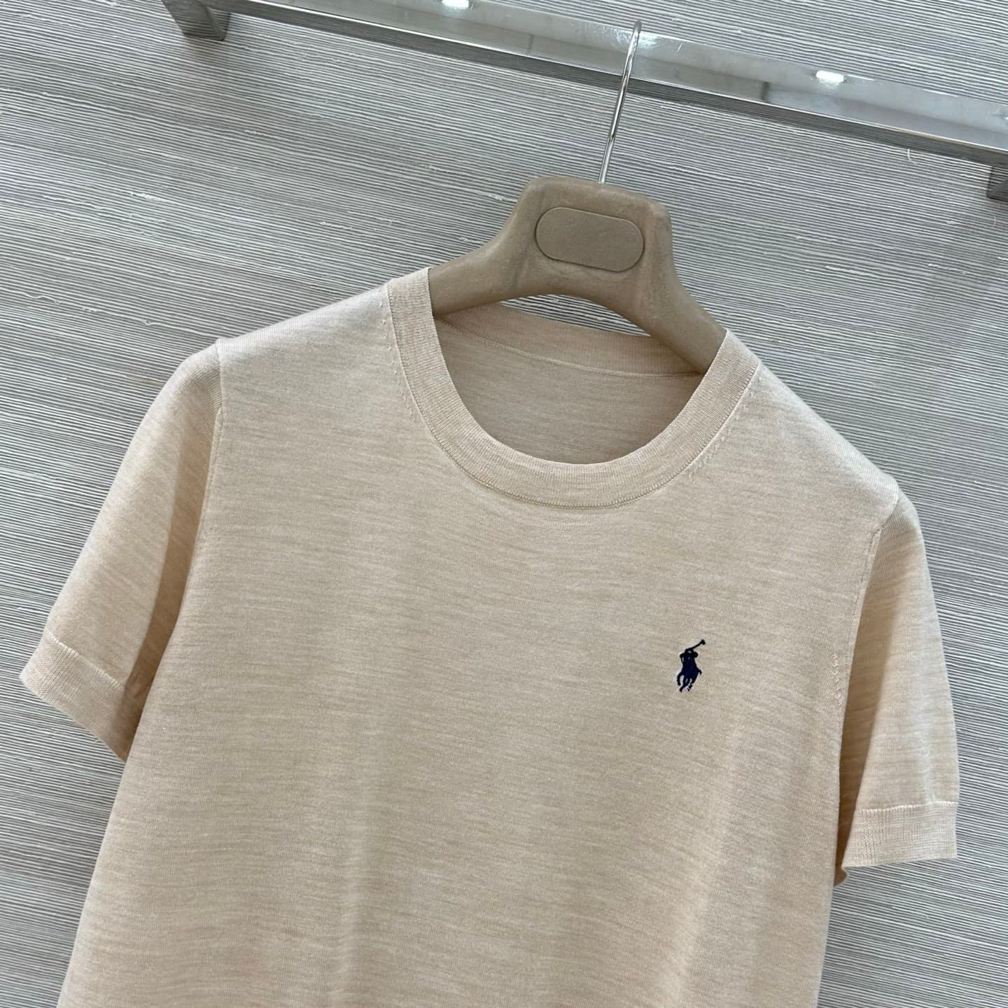 C18540 VP exclusive release 🍒 High-quality original items! RL long-term strategy, stylish and intelligent clothing! 18 custom knitting with 100% wool yarn – fine and comfortable texture. Classic round-necked rider embroidered short sleeves top. Elegant an — image 2