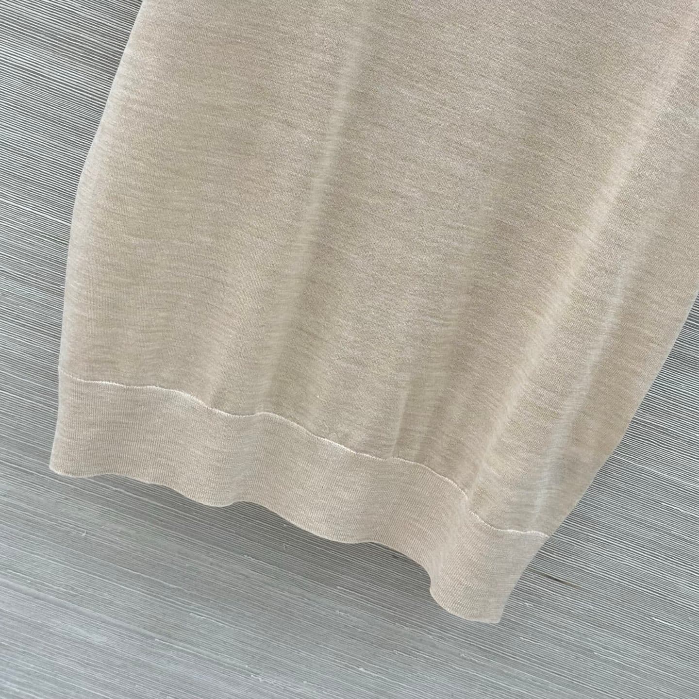 C18540 VP exclusive release 🍒 High-quality original items! RL long-term strategy, stylish and intelligent clothing! 18 custom knitting with 100% wool yarn – fine and comfortable texture. Classic round-necked rider embroidered short sleeves top. Elegant an — image 6