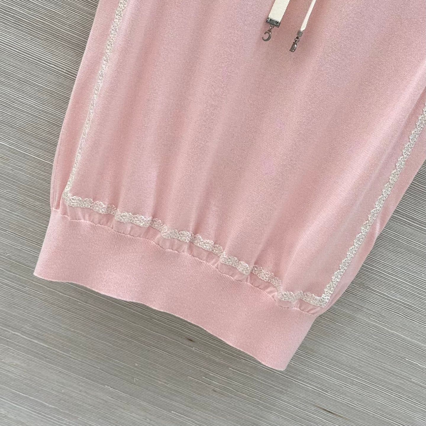 C18525 Exclusive release ❤️ High-quality original items – MissD style clothing. New product from 26 for early spring season 💙 Lace, embroidered letters, metal details, and bowed short-sleeve tops. The color is fresh and clean; it’s imported Merino wool of — image 6
