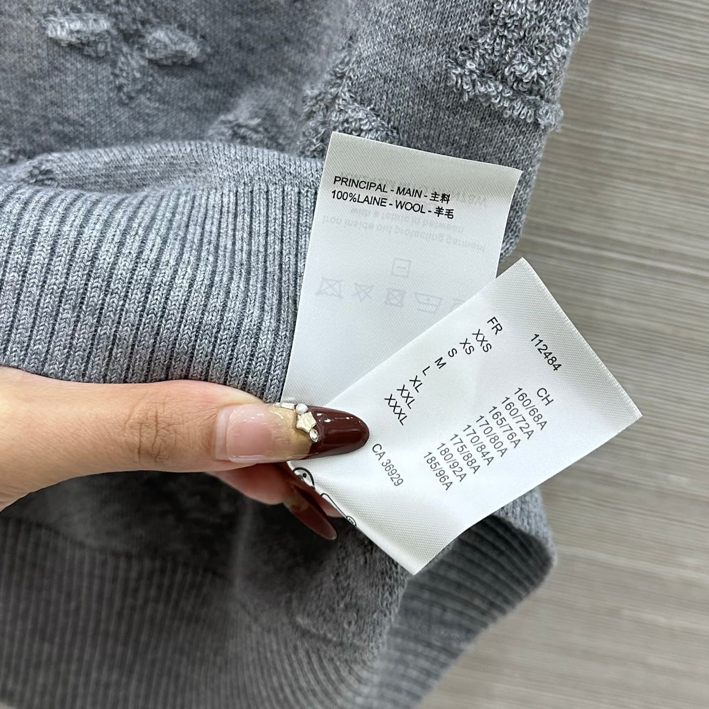 C18521 Exclusive release by VP❤️ High-quality original product💕 A new item with stunning aesthetics! This MONOGRAM print knitted short-sleeve top is absolutely beautiful. The short round-neck design makes it perfect for wearing. It has a sweet yet stylish — image 8