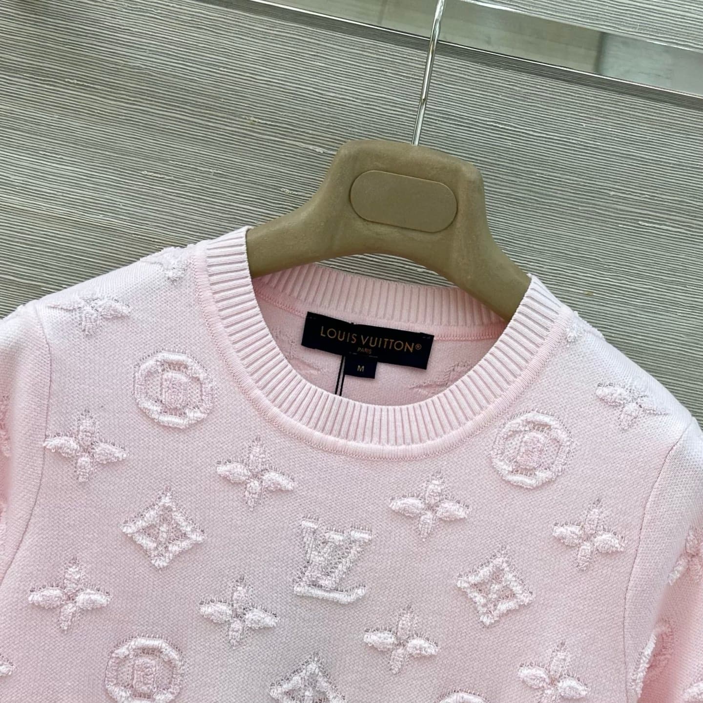 C18520 Exclusive release by VP❤️ High-quality original product💕 A new item with stunning beauty! A MONOGRAM print knitted short-sleeve top that creates a lovely atmosphere! The short round-neck design is absolutely beautiful when worn! It has a sweet yet  — image 5