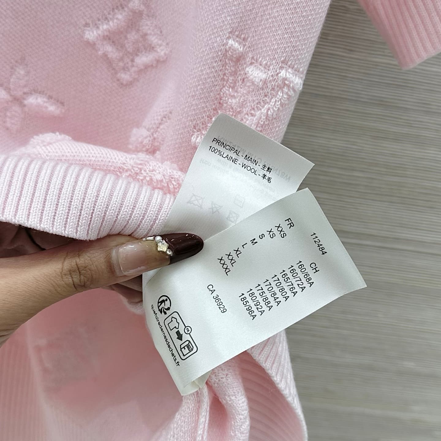 C18520 Exclusive release by VP❤️ High-quality original product💕 A new item with stunning beauty! A MONOGRAM print knitted short-sleeve top that creates a lovely atmosphere! The short round-neck design is absolutely beautiful when worn! It has a sweet yet  — image 8